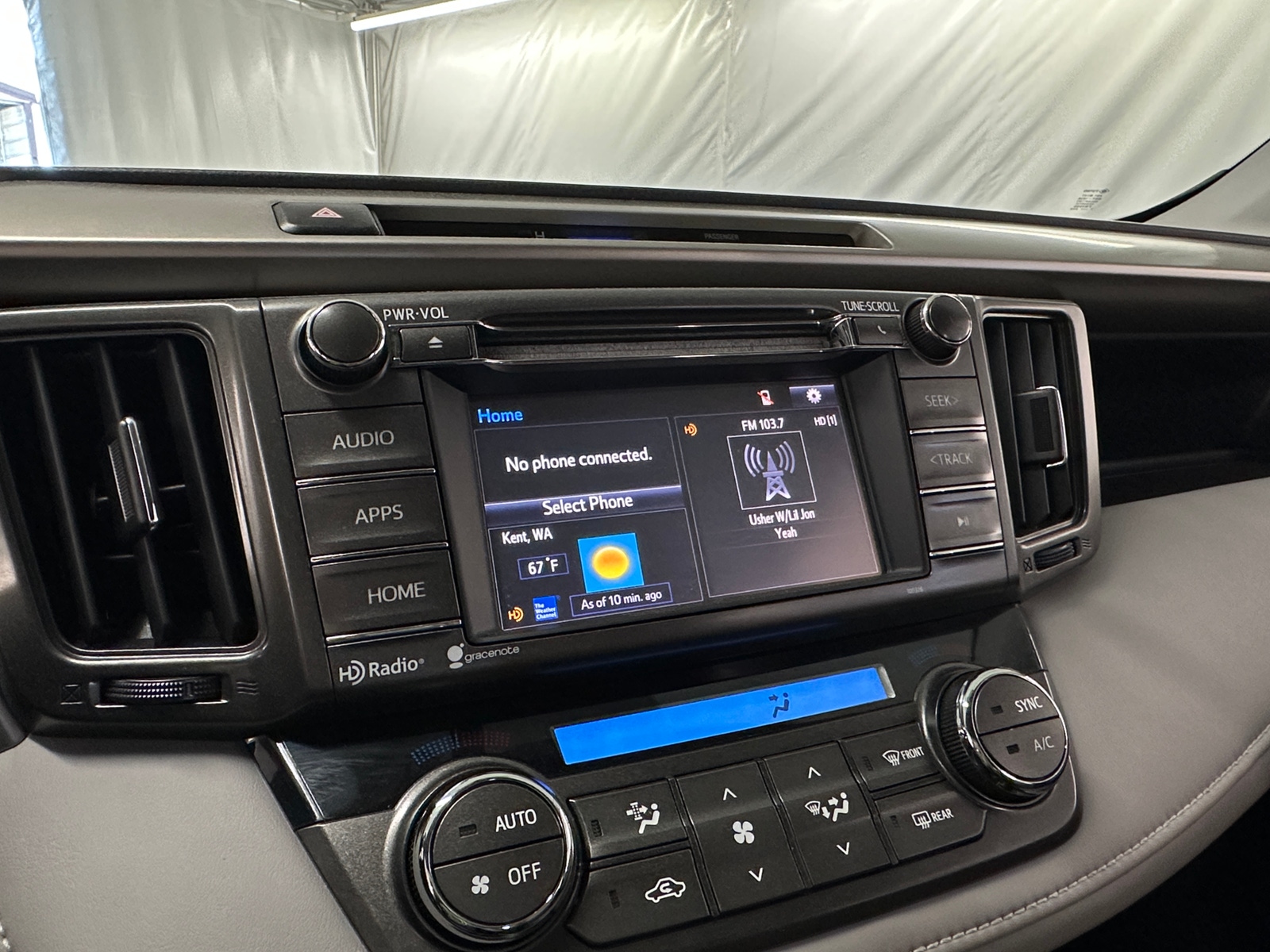 Thumbnail: 2015 Toyota RAV4 - 4