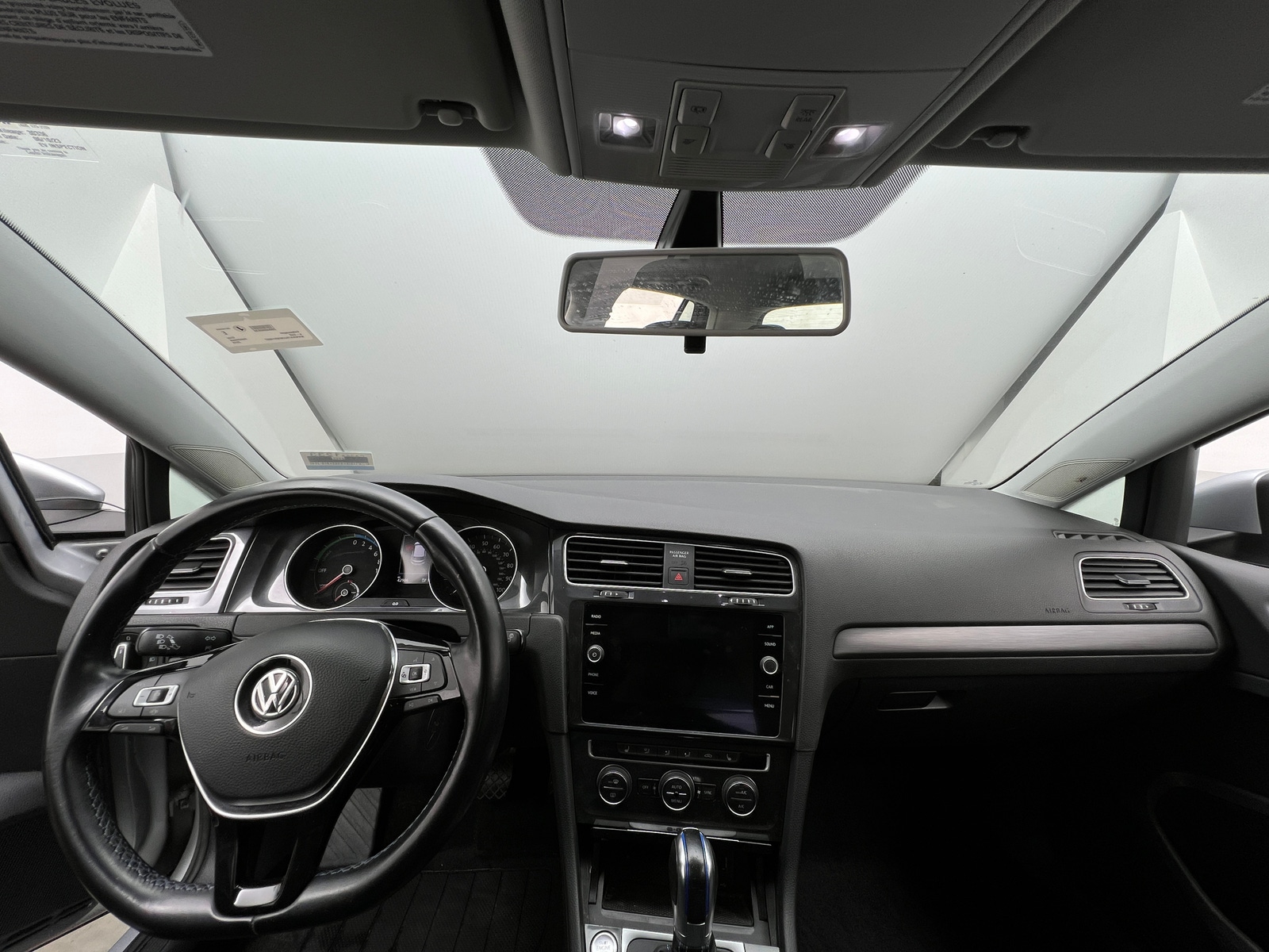 Thumbnail: 2019 Volkswagen e-Golf - 3