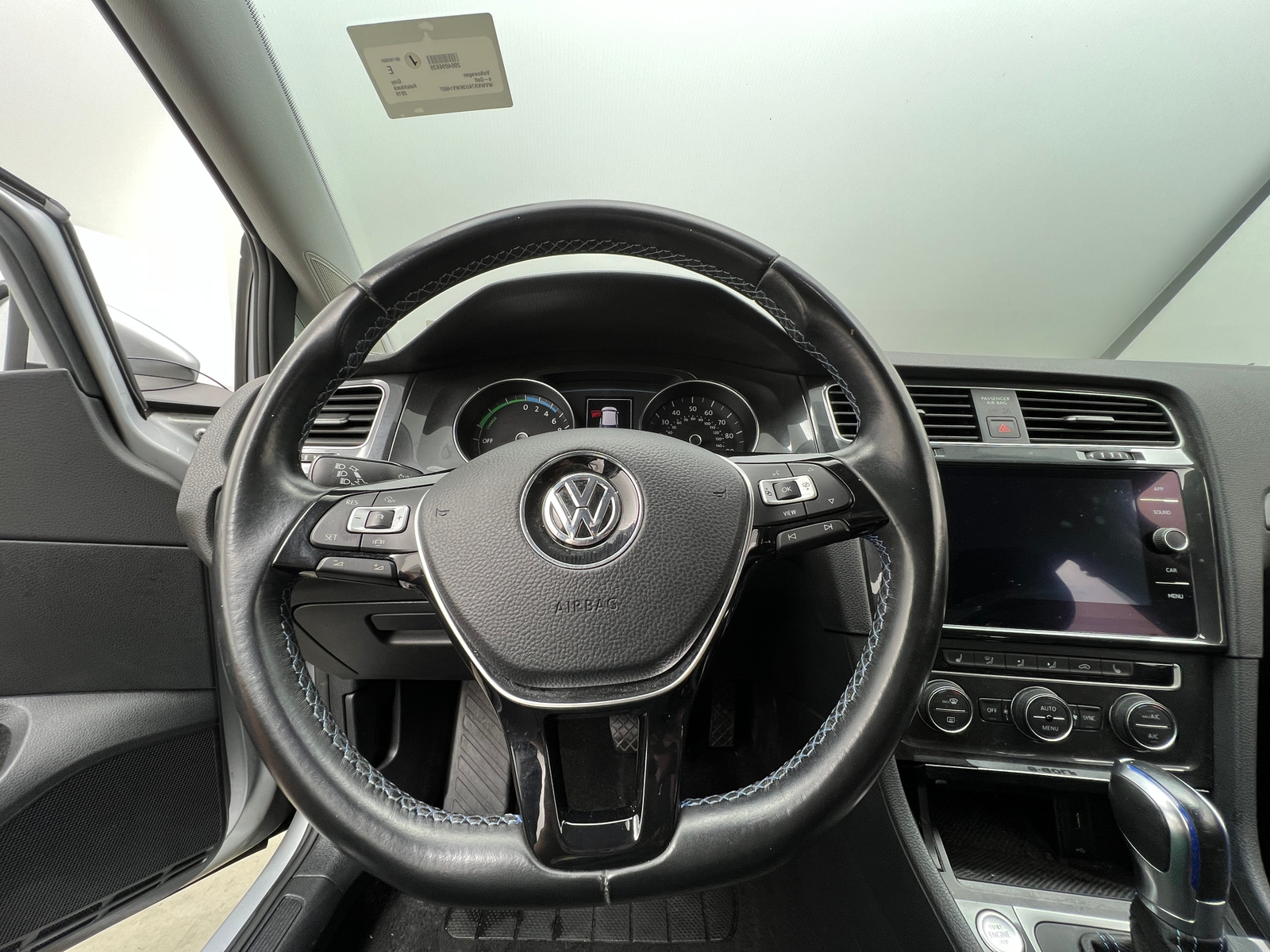 Thumbnail: 2019 Volkswagen e-Golf - 5