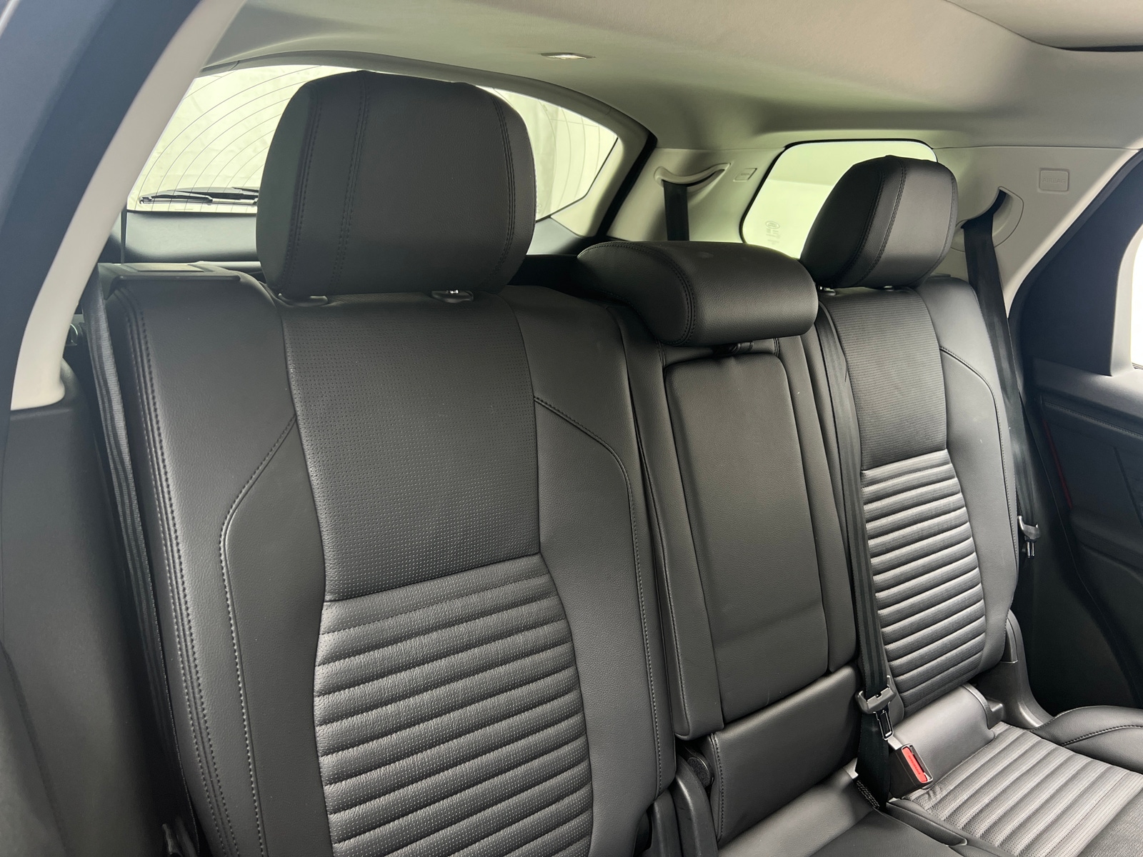 Thumbnail: 2023 Land Rover Discovery Sport - 5