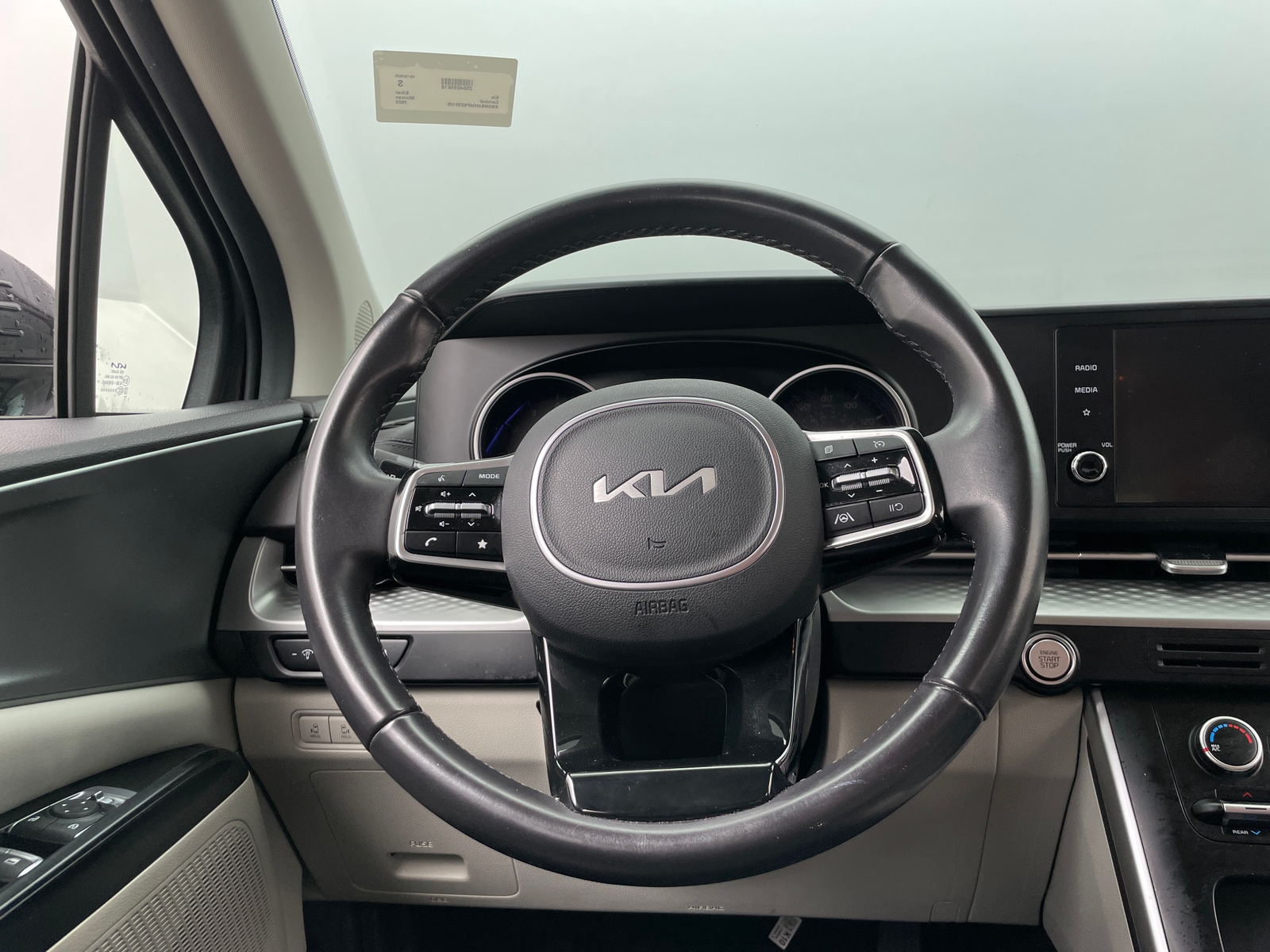 Thumbnail: 2023 Kia Carnival - 4