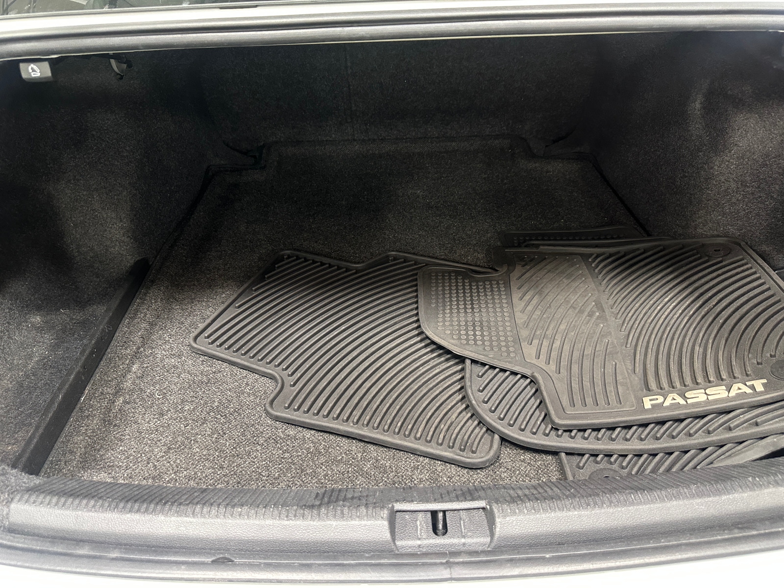 Thumbnail: 2016 Volkswagen Passat - 6