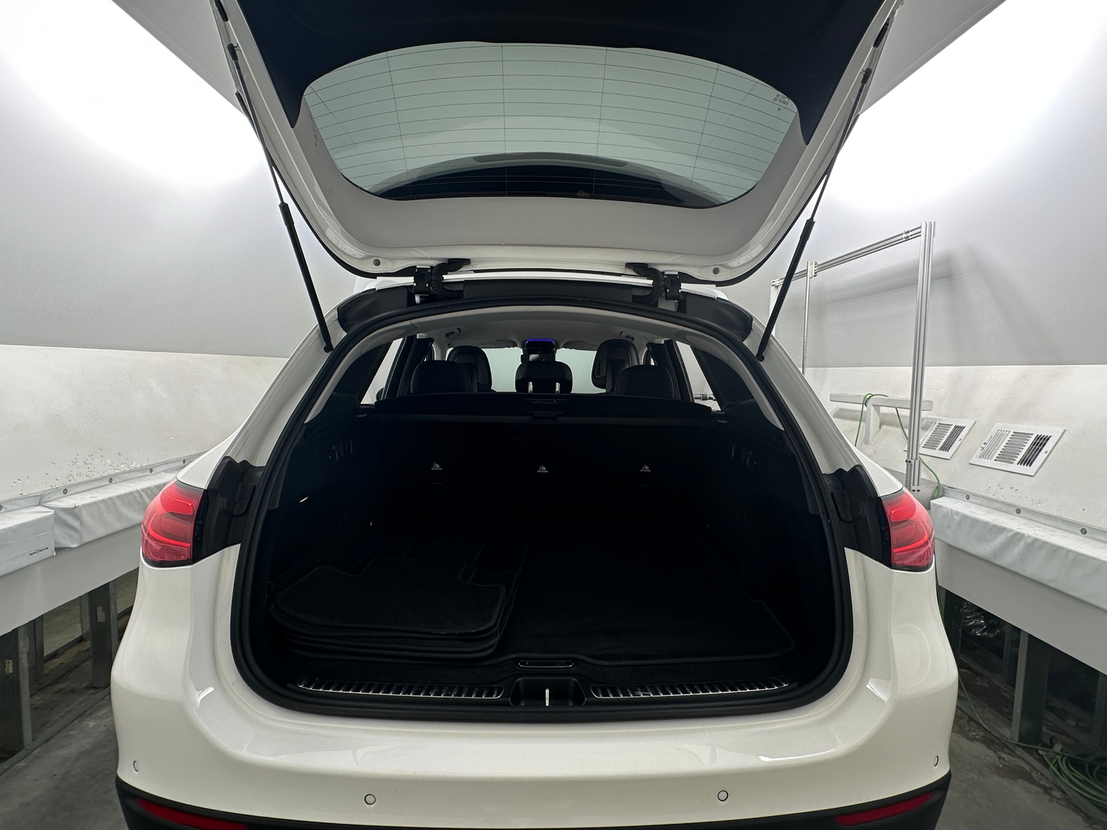 Thumbnail: 2023 Mercedes-Benz GLC - 6