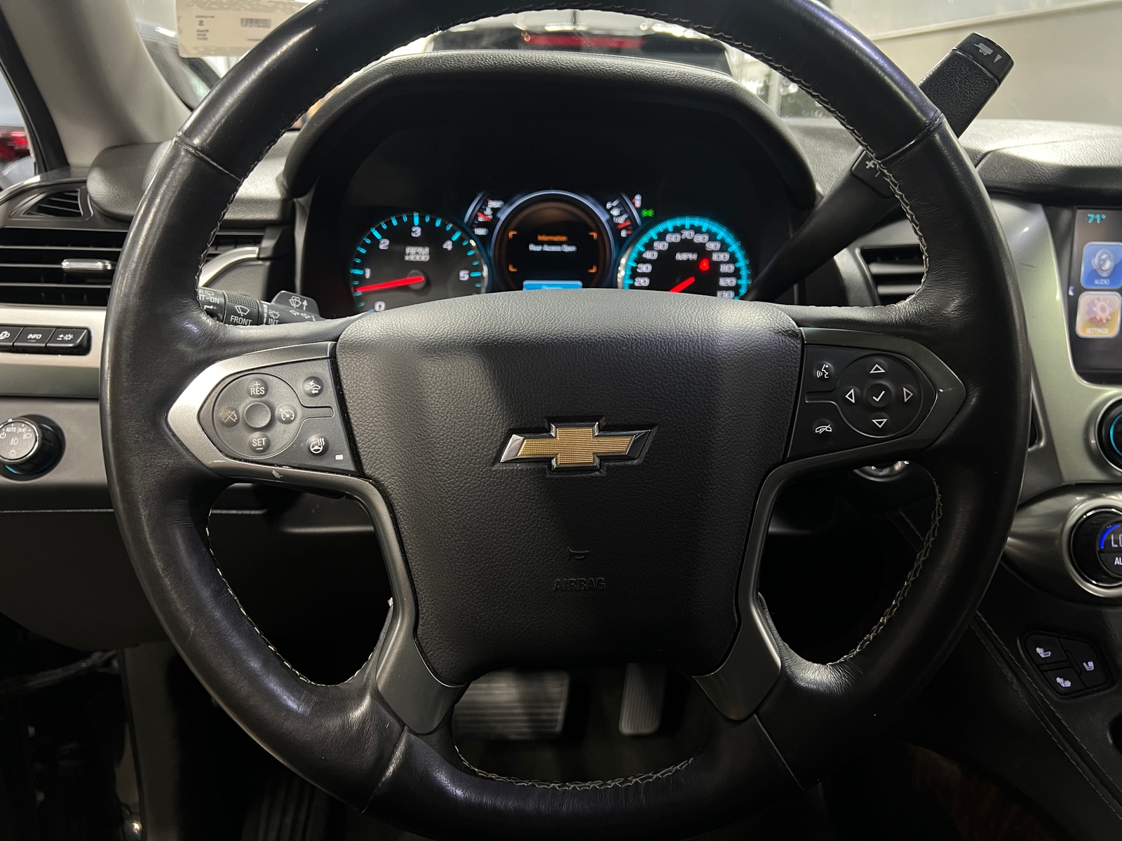 Thumbnail: 2017 Chevrolet Suburban - 4