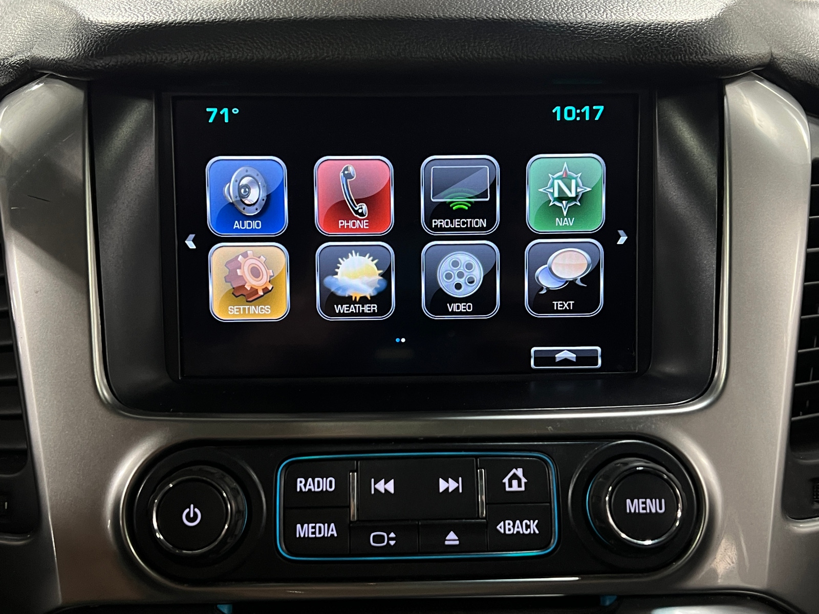 Thumbnail: 2017 Chevrolet Suburban - 3