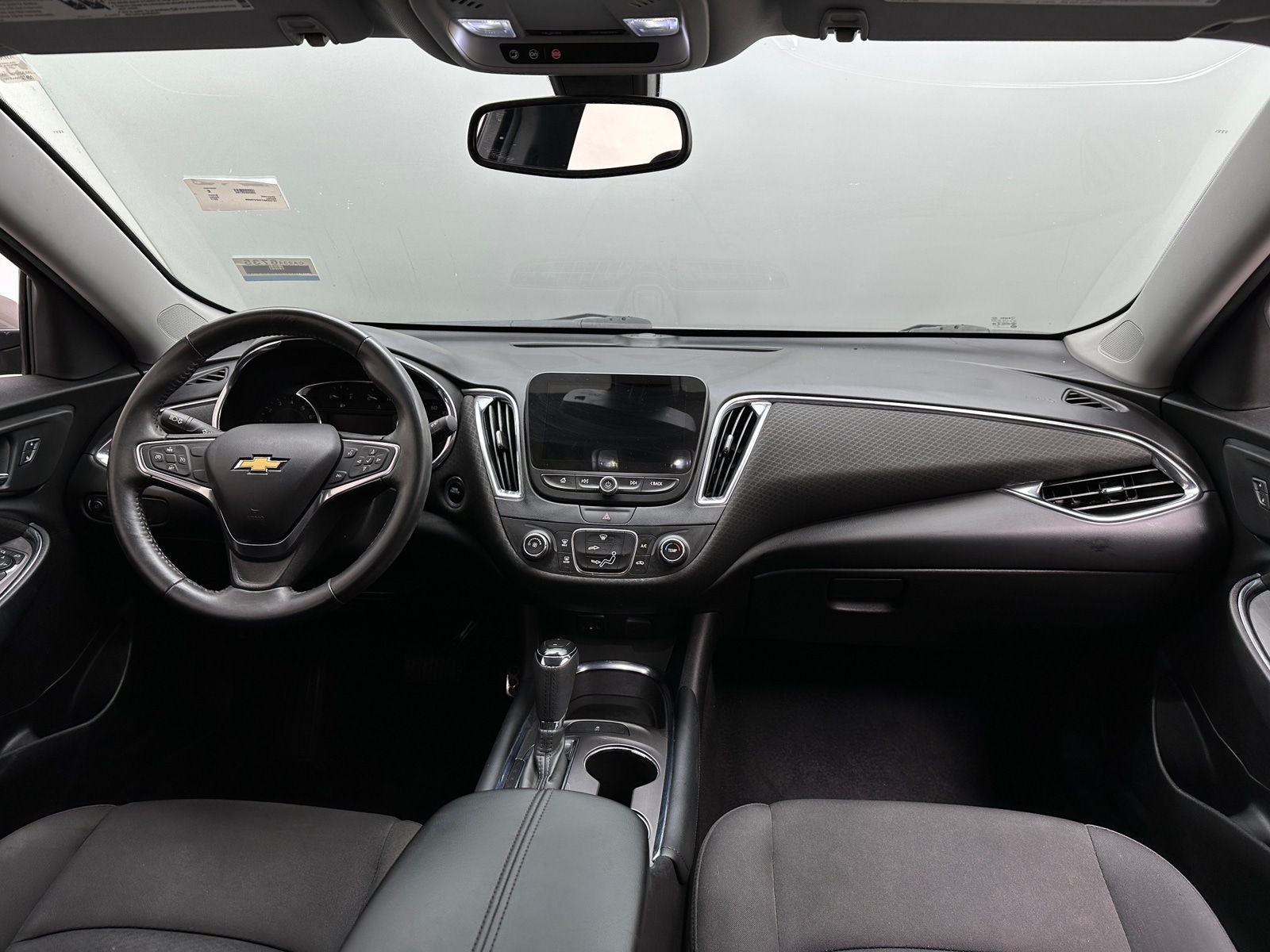 Thumbnail: 2017 Chevrolet Malibu - 3