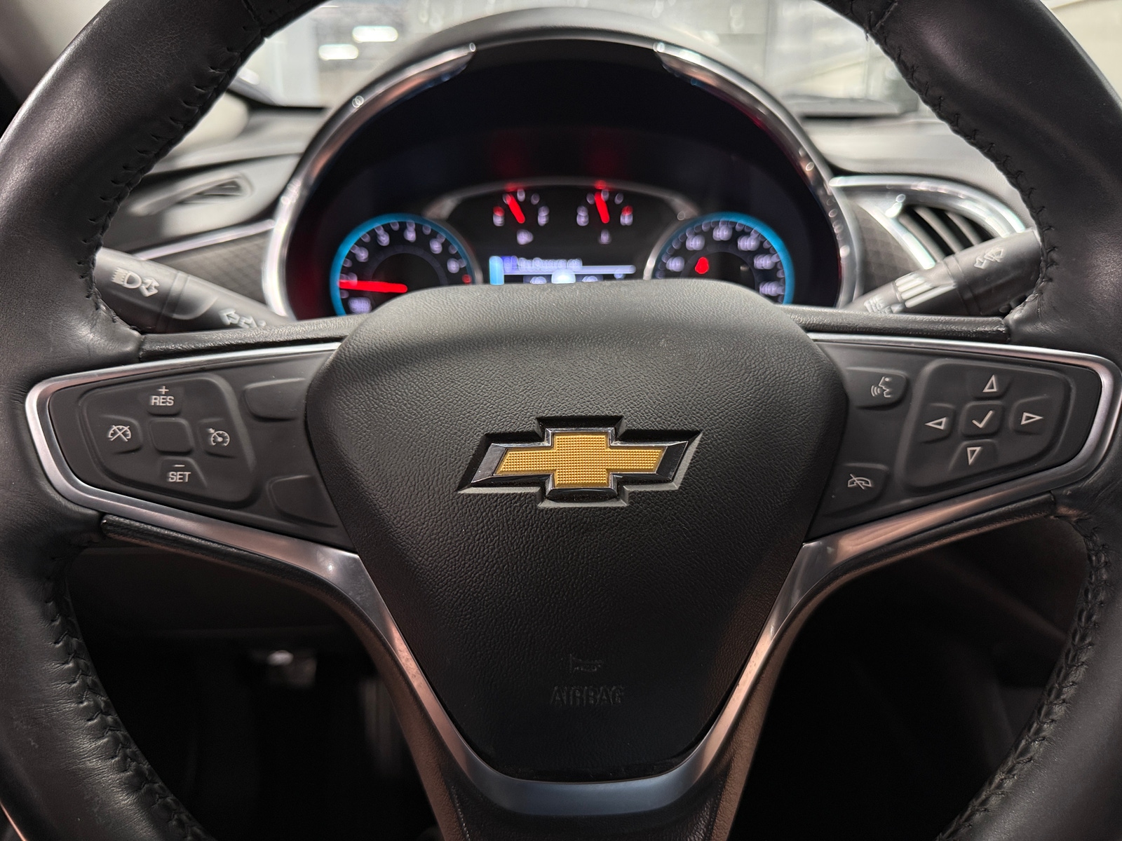 Thumbnail: 2017 Chevrolet Malibu - 5