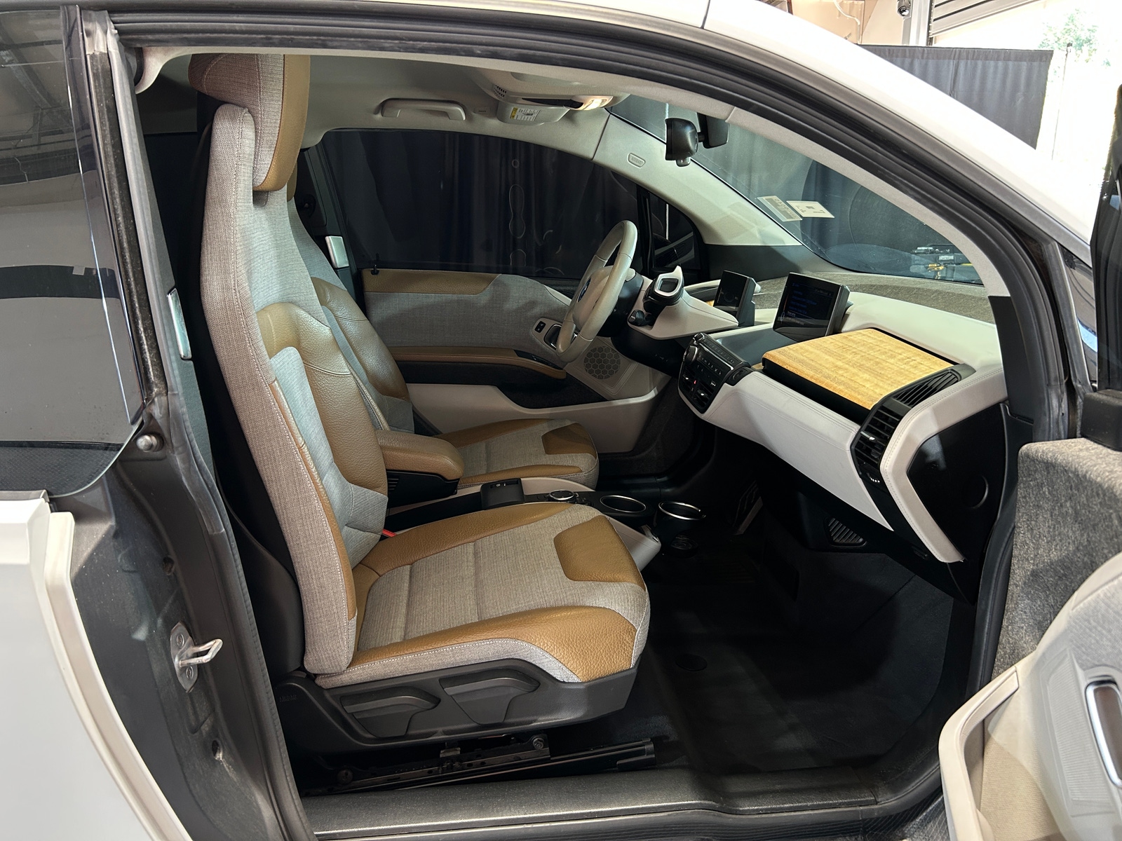 Thumbnail: 2015 BMW i3 - 2