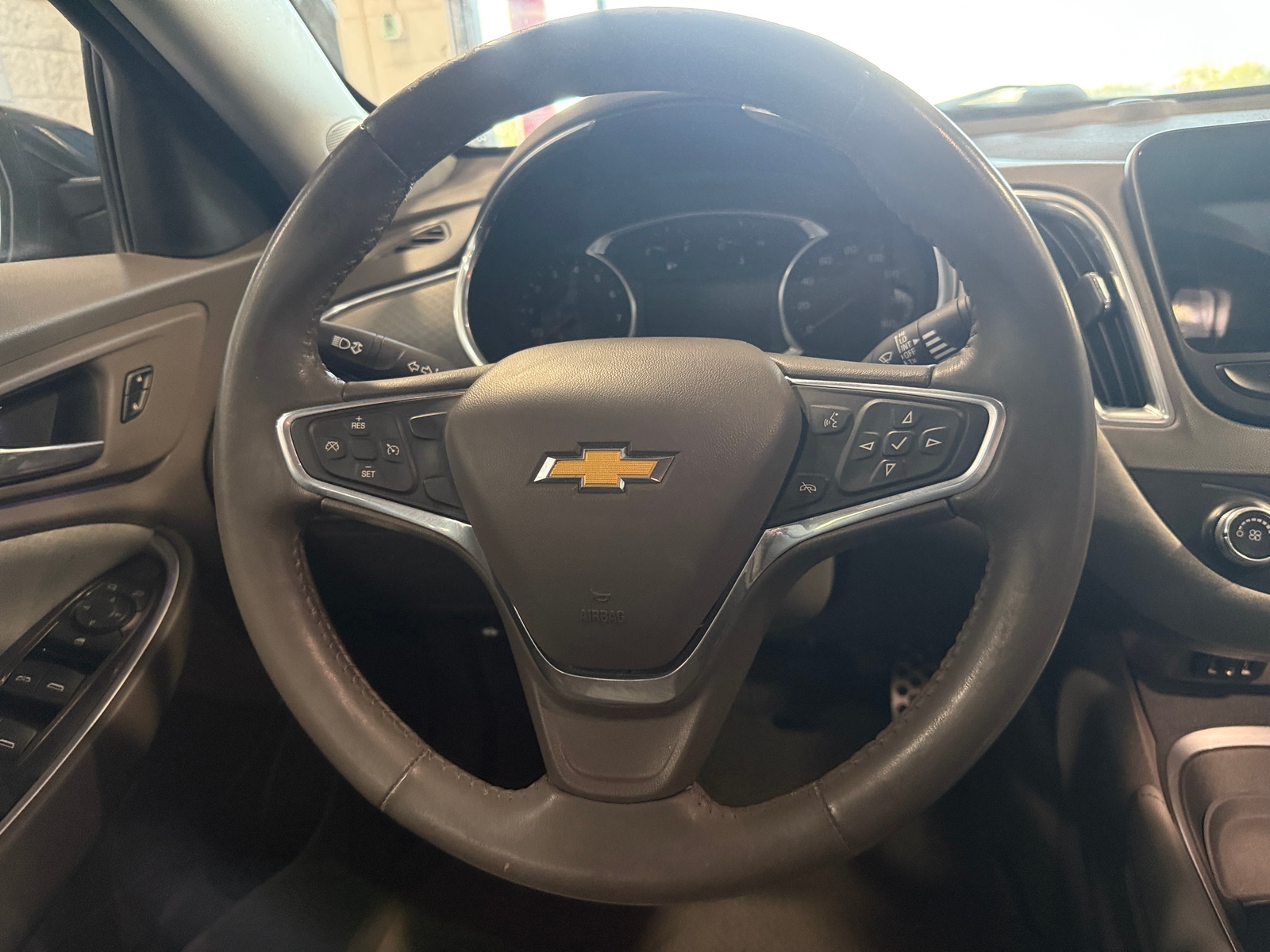 Thumbnail: 2016 Chevrolet Malibu - 5