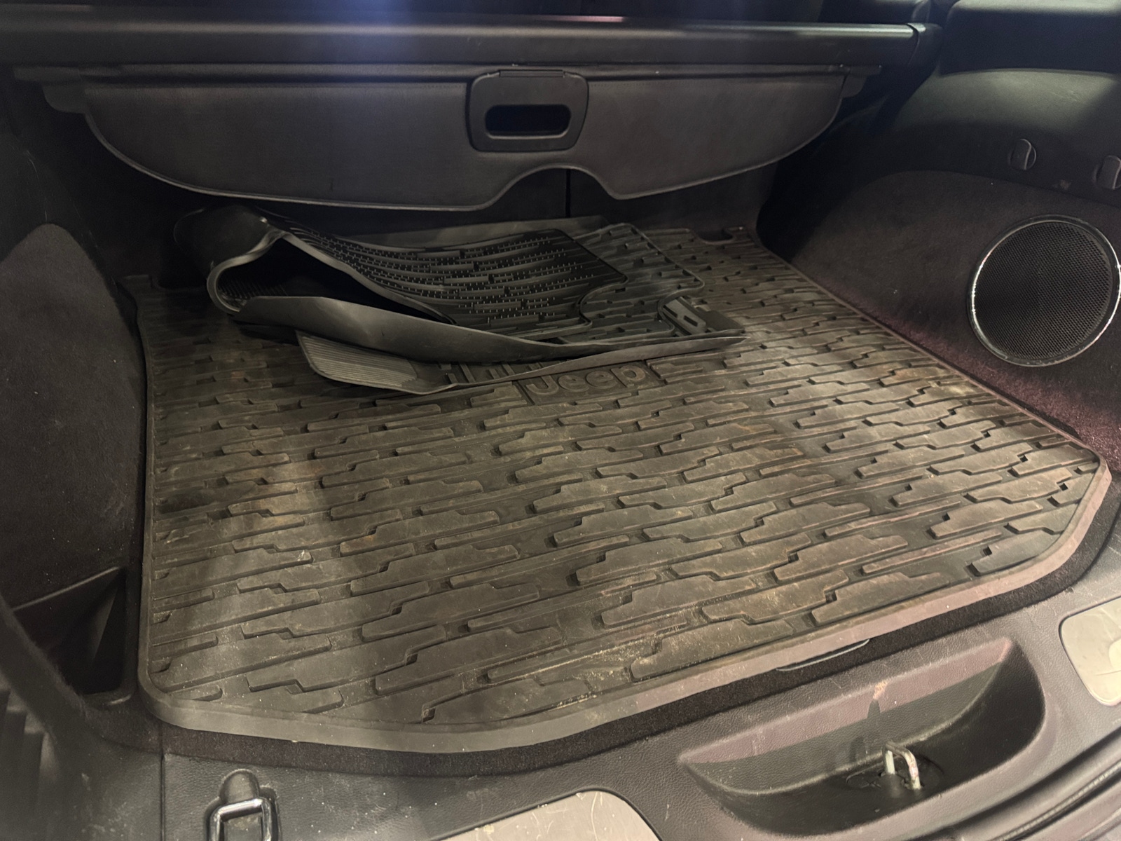 Thumbnail: 2011 Jeep Grand Cherokee - 6