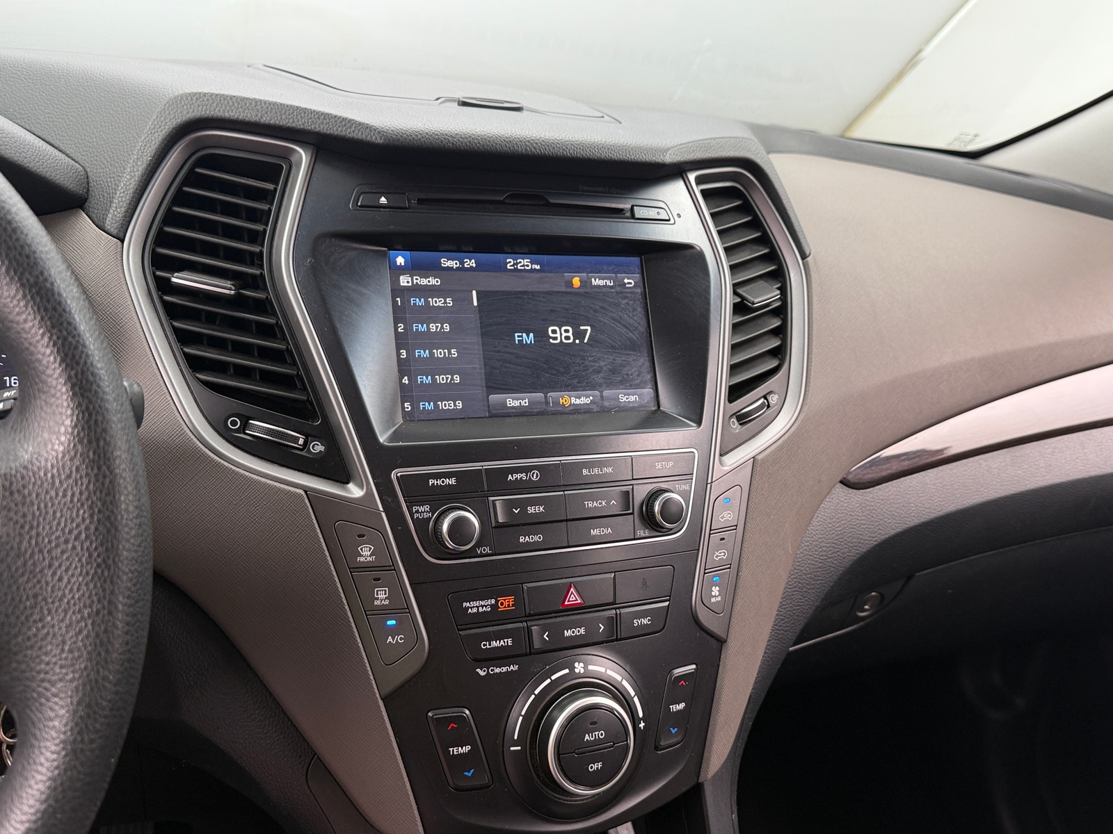 Thumbnail: 2019 Hyundai Santa Fe - 4