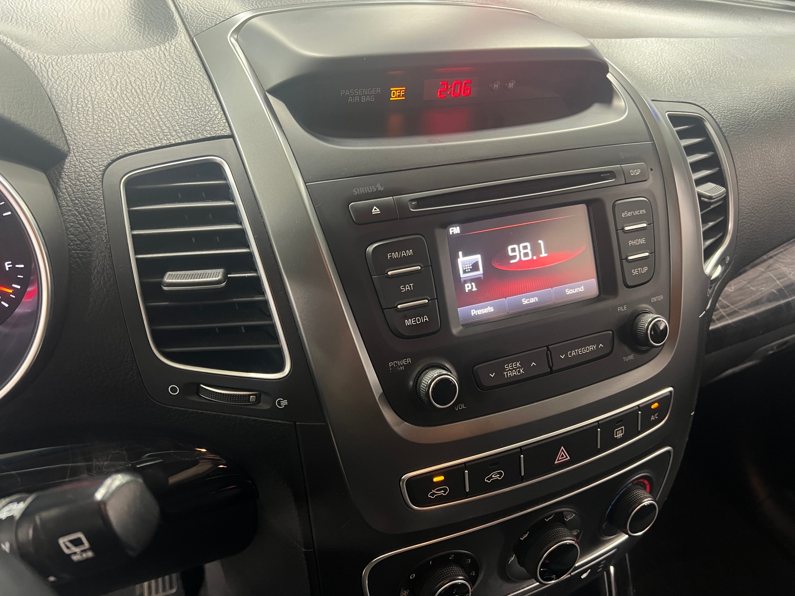 Thumbnail: 2015 Kia Sorento - 4