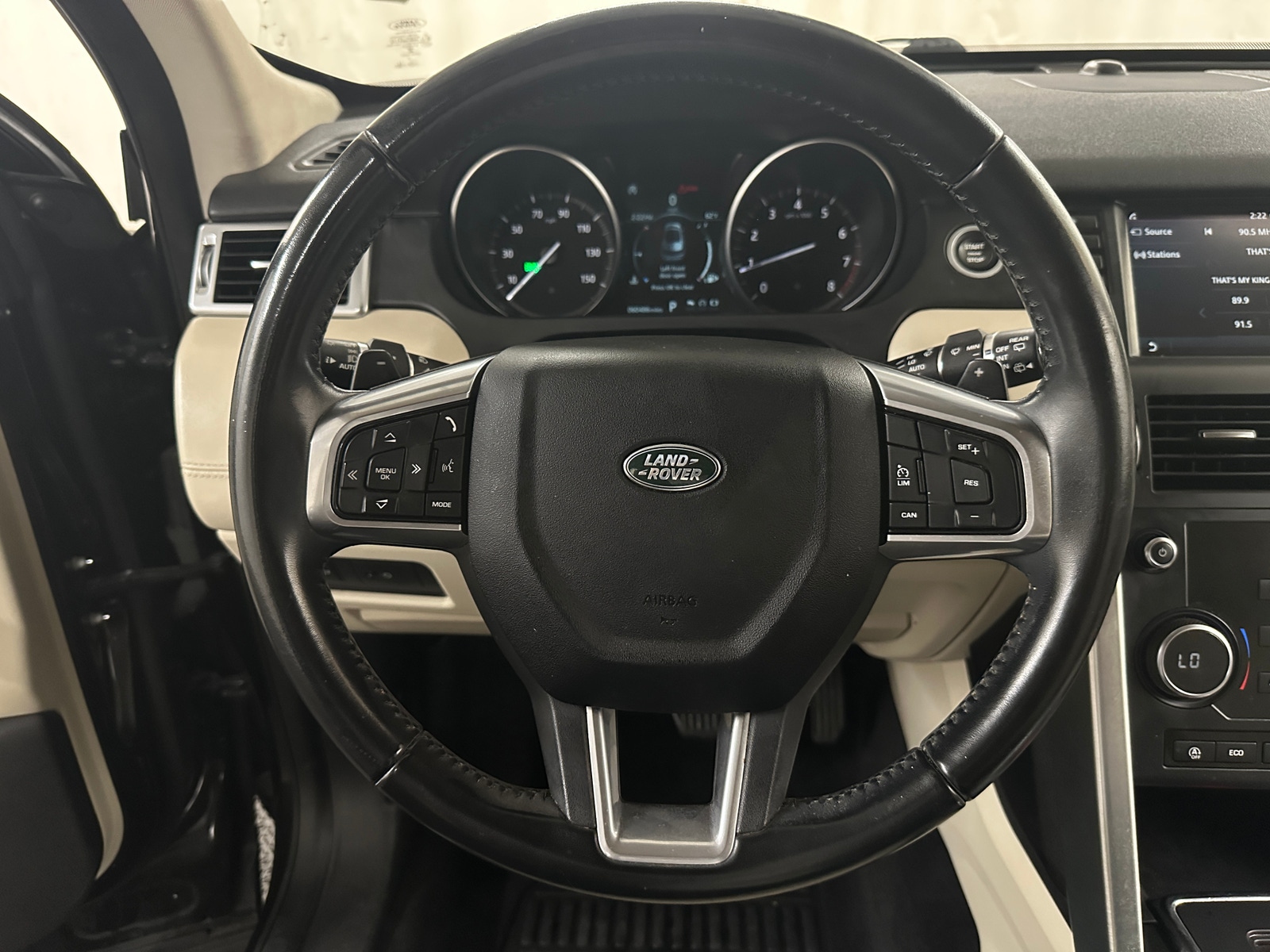 Thumbnail: 2019 Land Rover Discovery Sport - 4