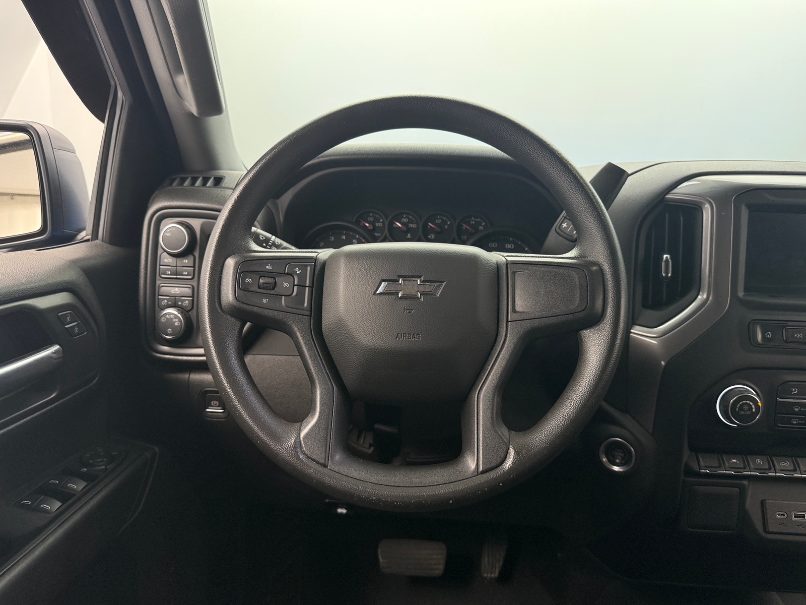 Thumbnail: 2022 Chevrolet Silverado 1500 - 5