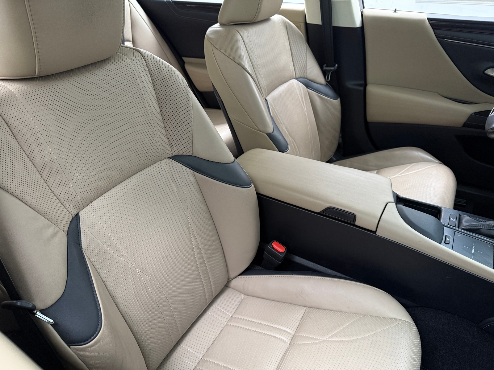 Thumbnail: 2019 Lexus ES - 2
