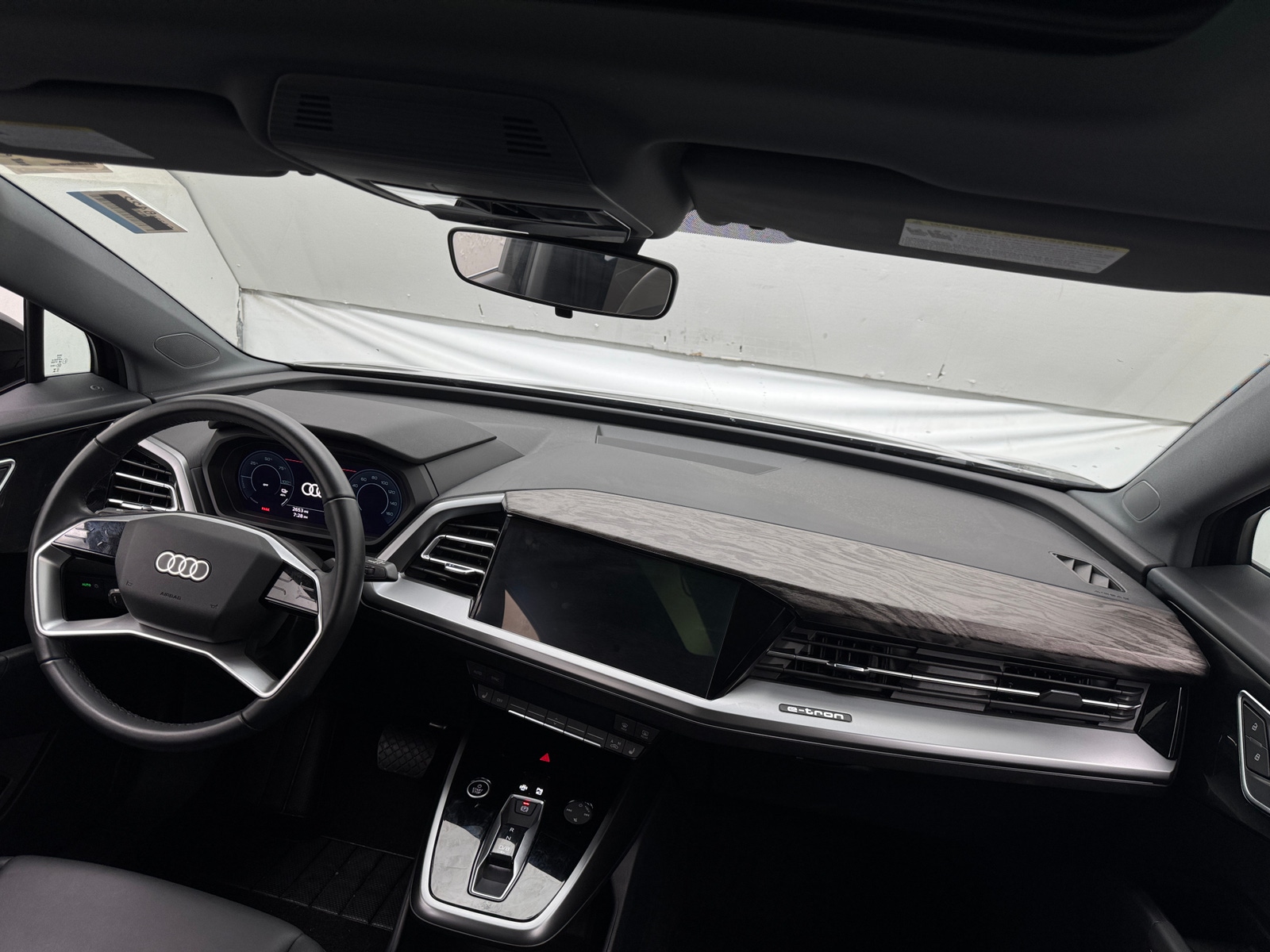 Thumbnail: 2024 Audi Q4 e-tron - 2