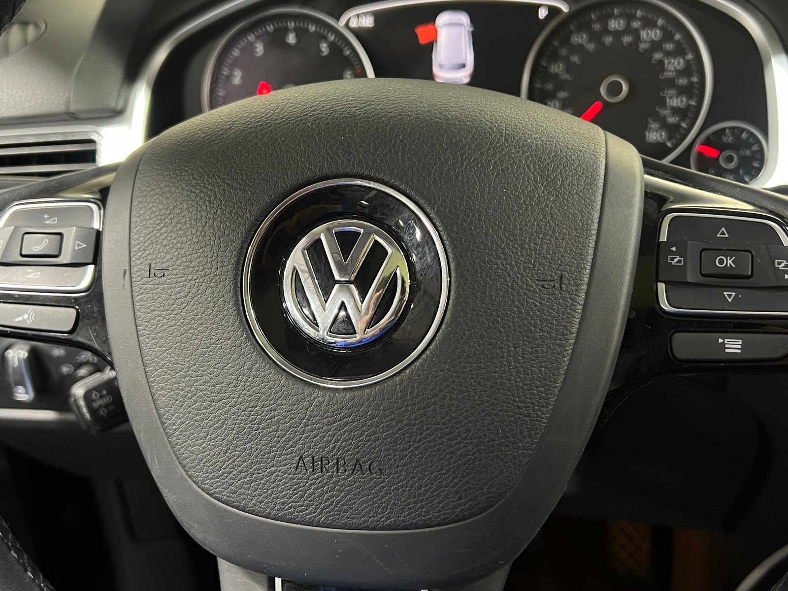 Thumbnail: 2016 Volkswagen Touareg - 5