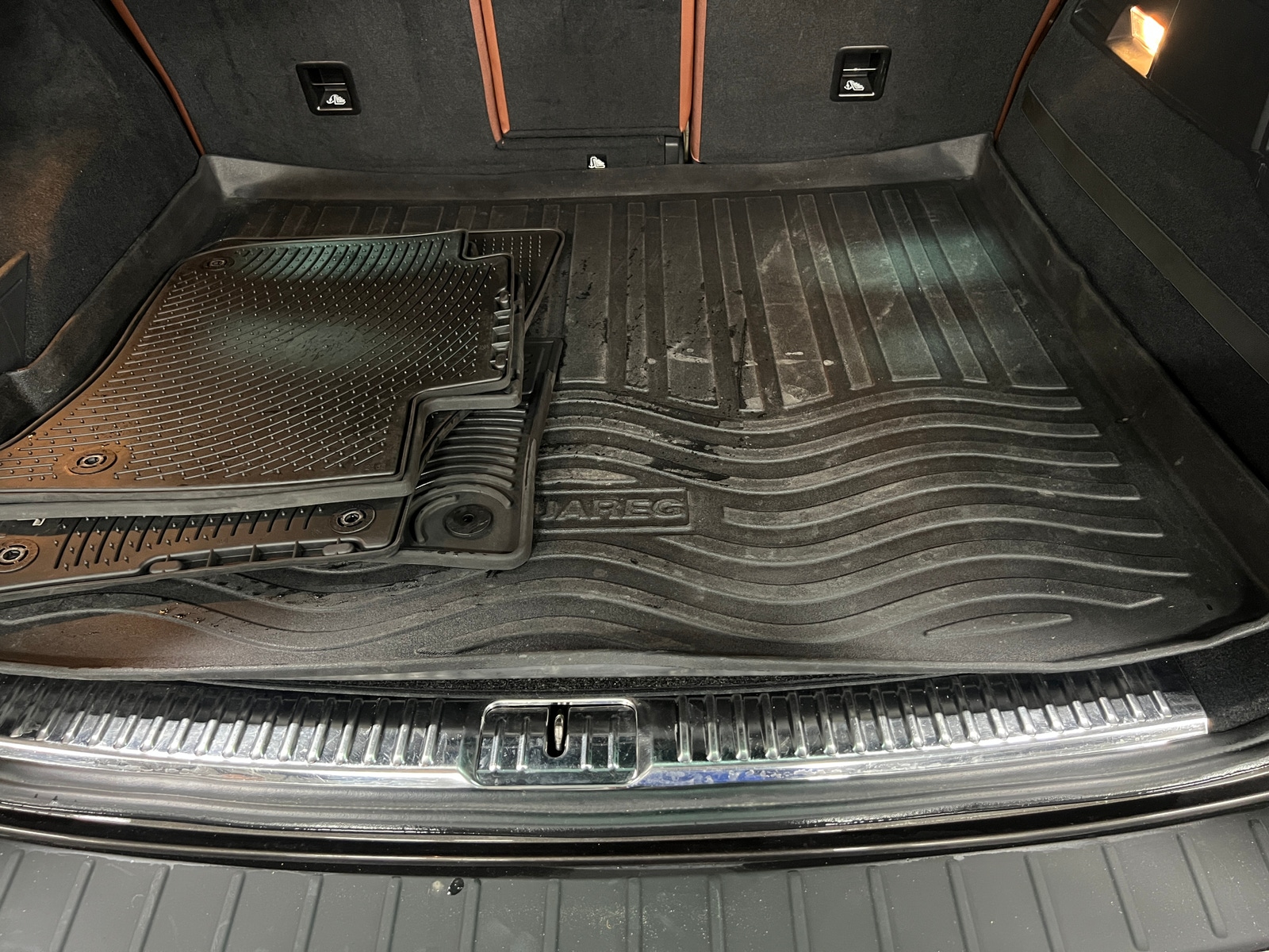 Thumbnail: 2016 Volkswagen Touareg - 7