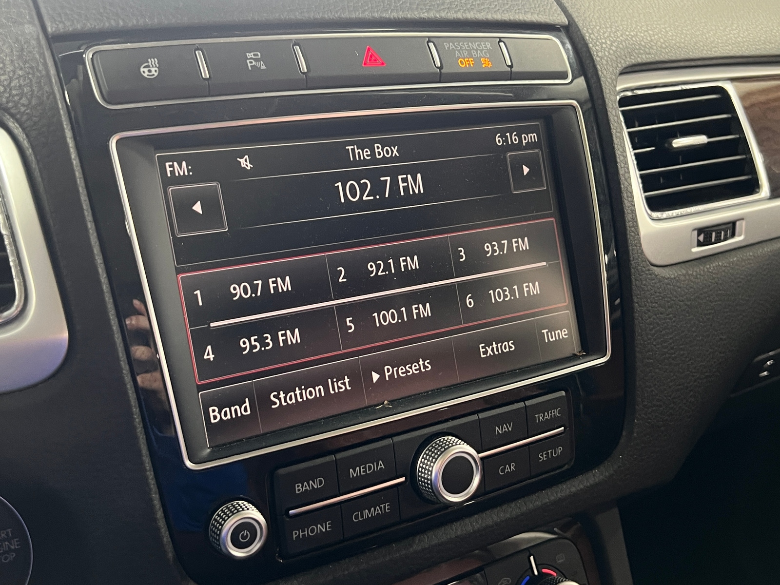 Thumbnail: 2016 Volkswagen Touareg - 4