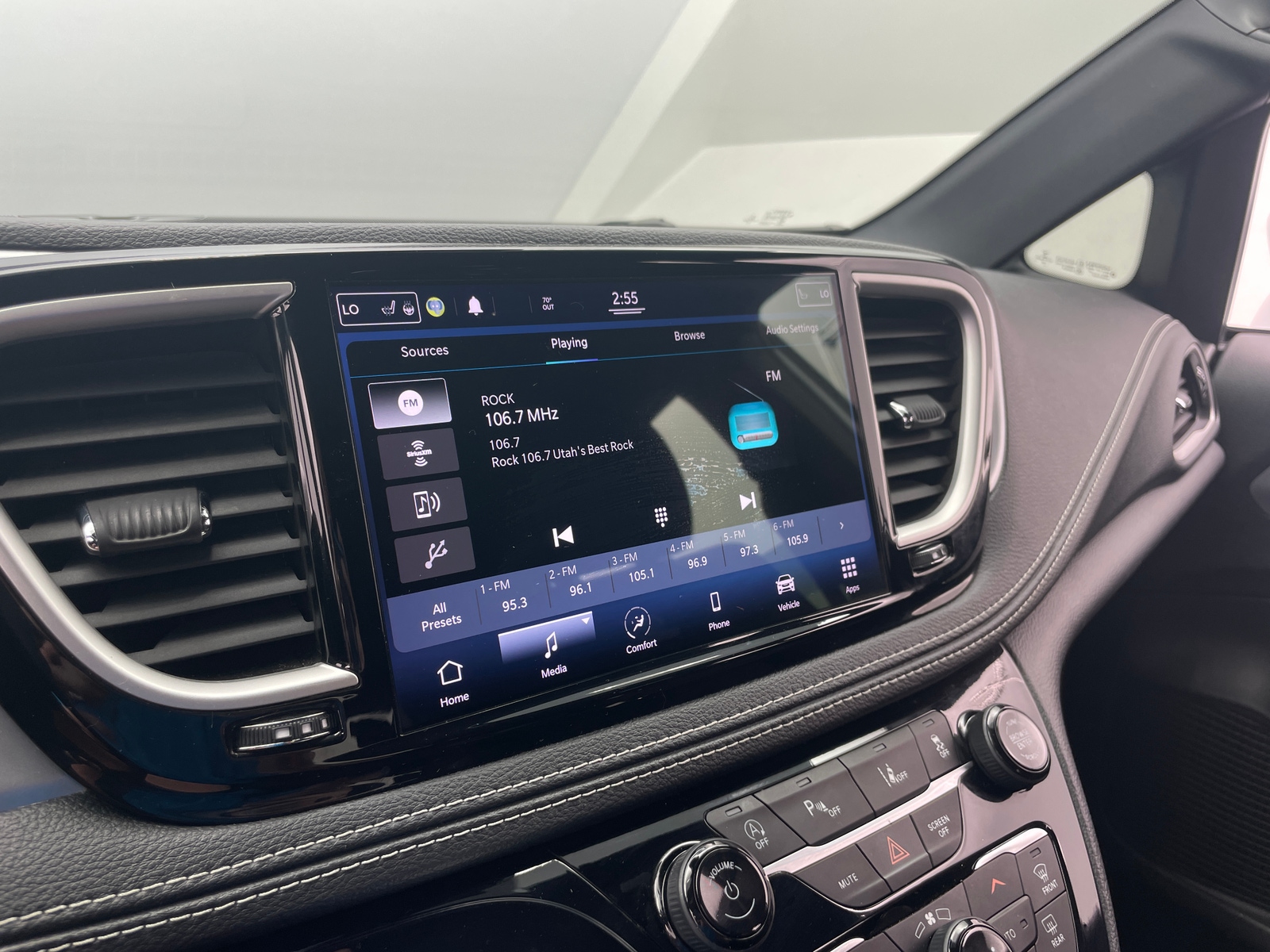 Thumbnail: 2021 Chrysler Pacifica - 4