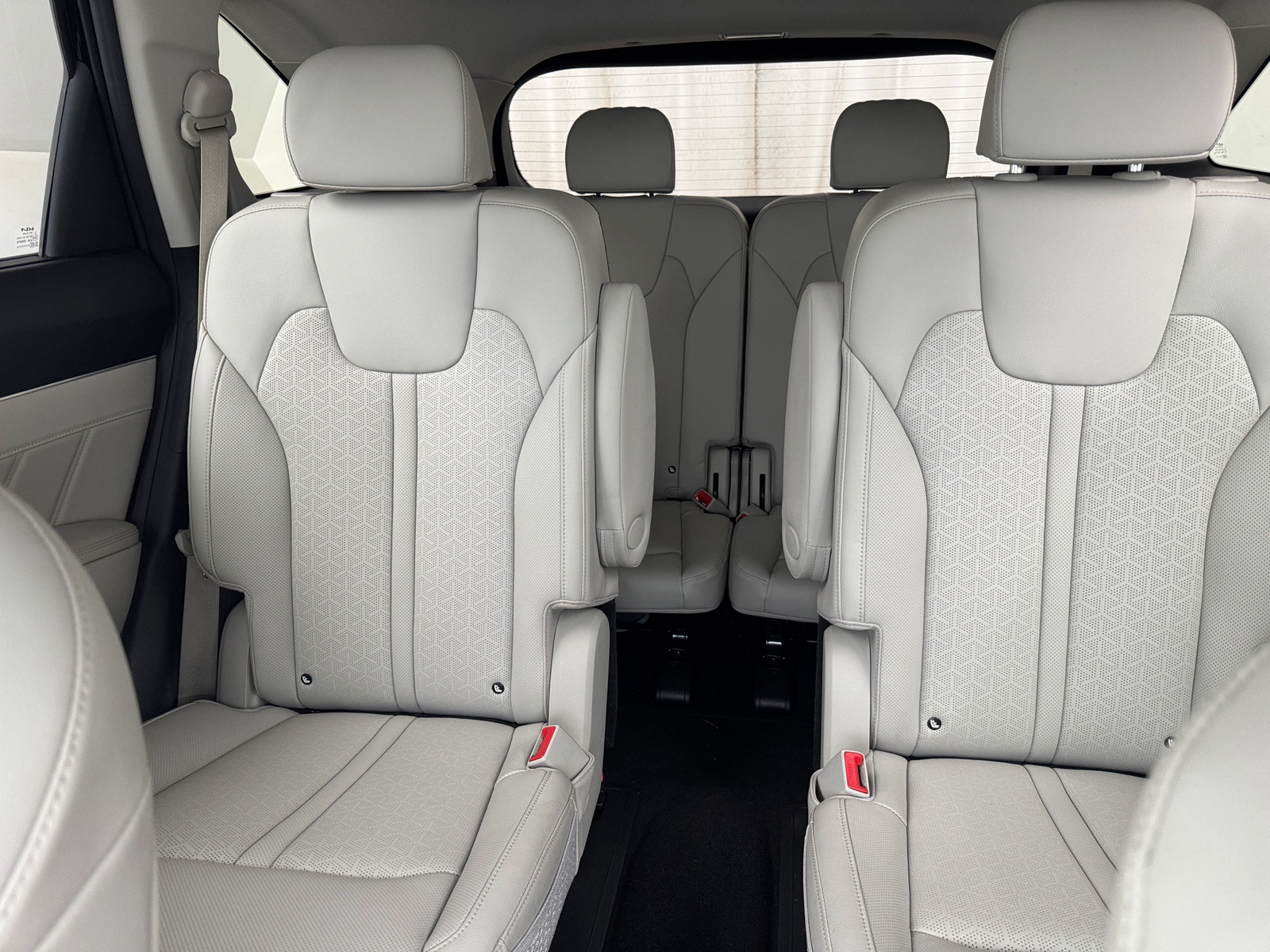 Thumbnail: 2023 Kia Sorento - 5