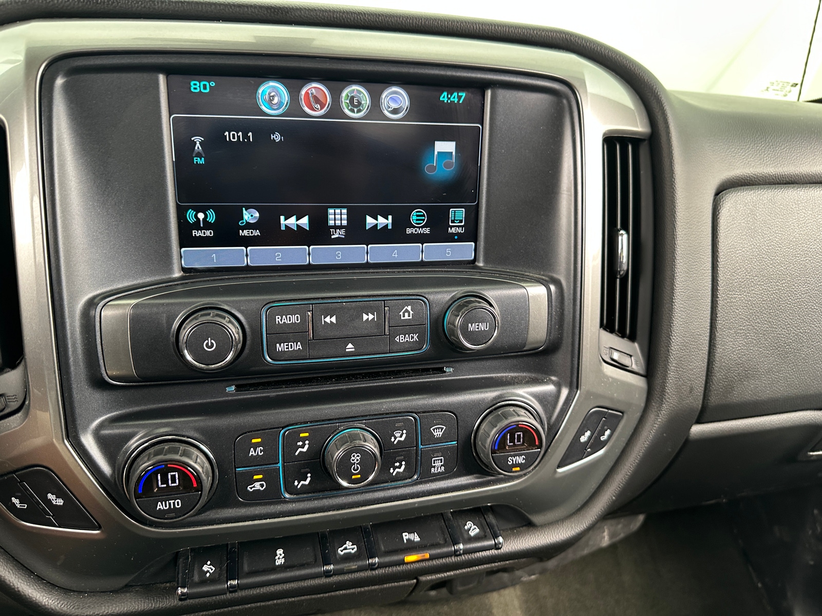 Thumbnail: 2017 Chevrolet Silverado 1500 - 4