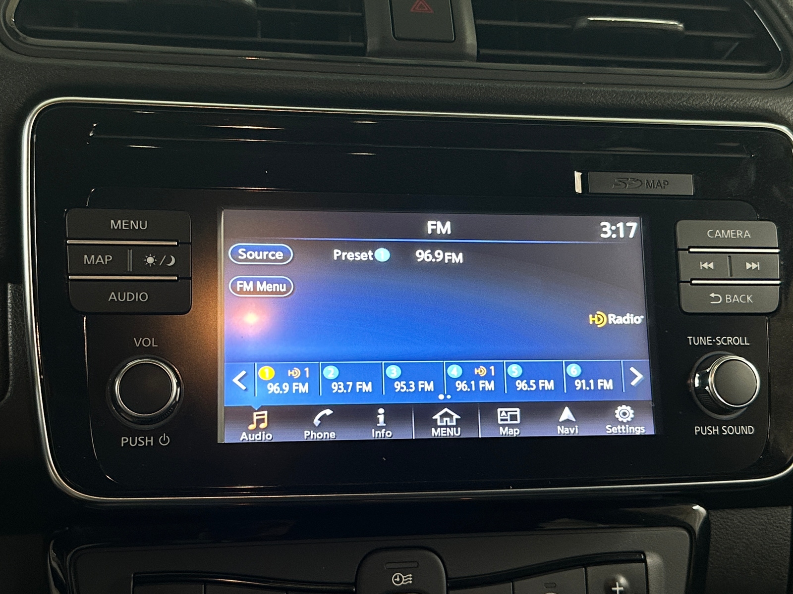 Thumbnail: 2018 Nissan Leaf - 4