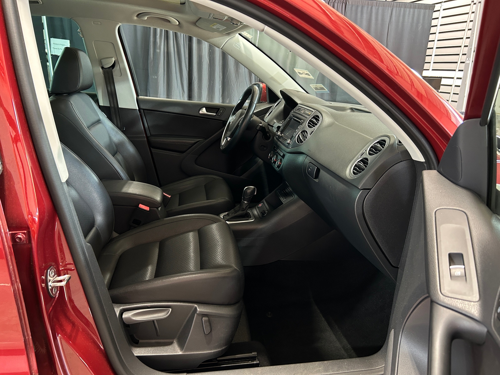 Thumbnail: 2015 Volkswagen Tiguan - 2