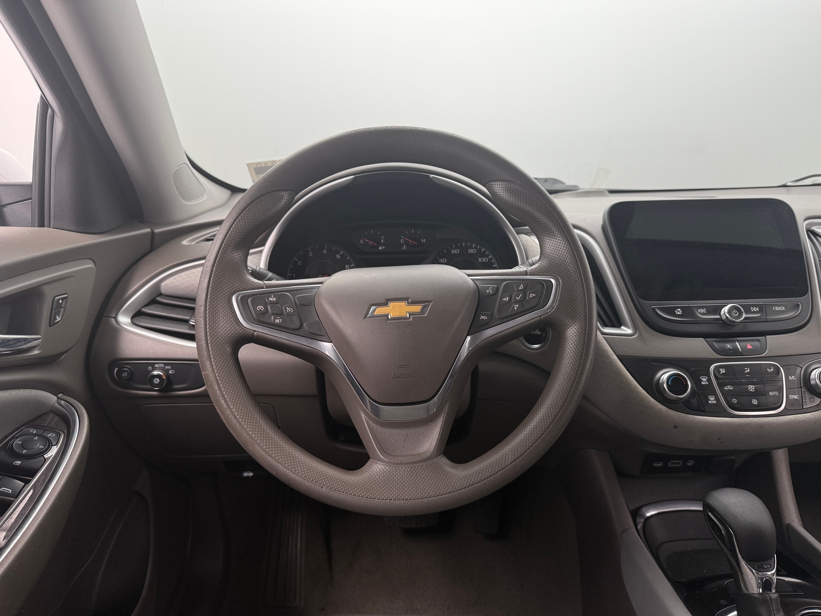 Thumbnail: 2022 Chevrolet Malibu - 5