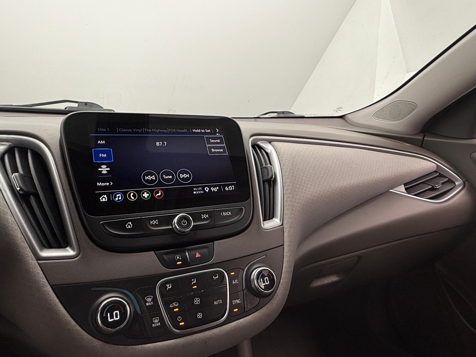 Thumbnail: 2022 Chevrolet Malibu - 4