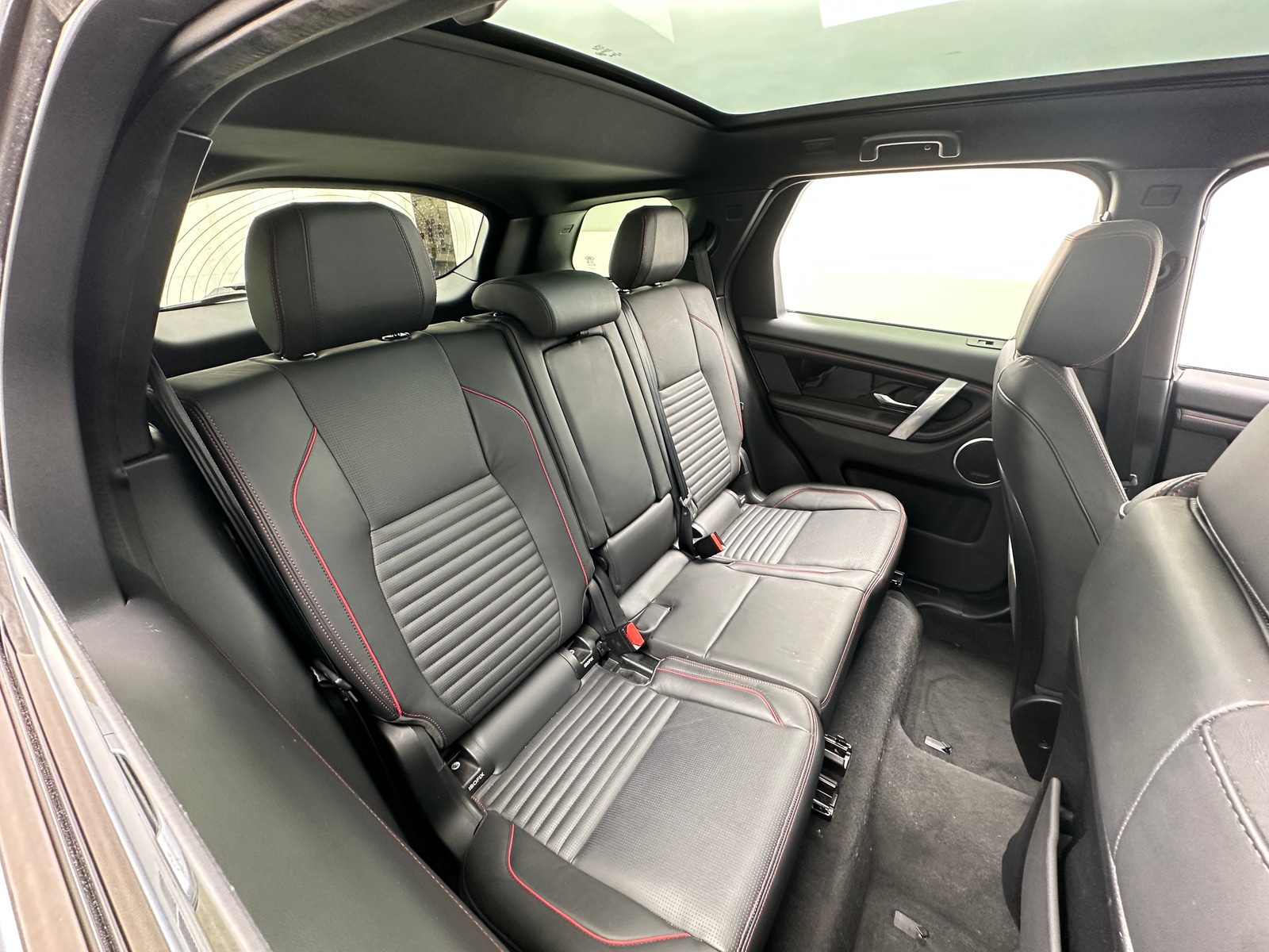 Thumbnail: 2021 Land Rover Discovery Sport - 5