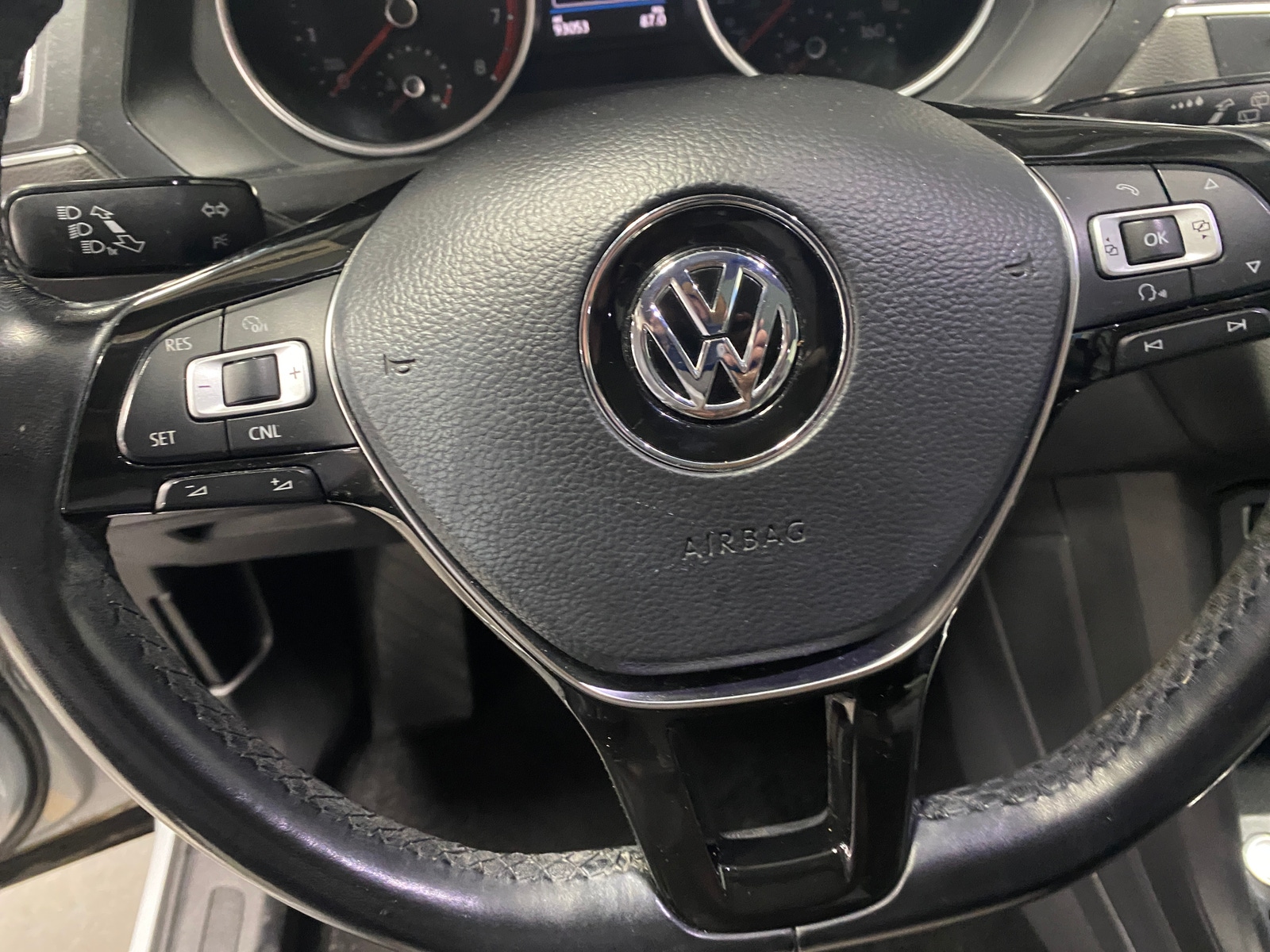 Thumbnail: 2018 Volkswagen Tiguan - 4