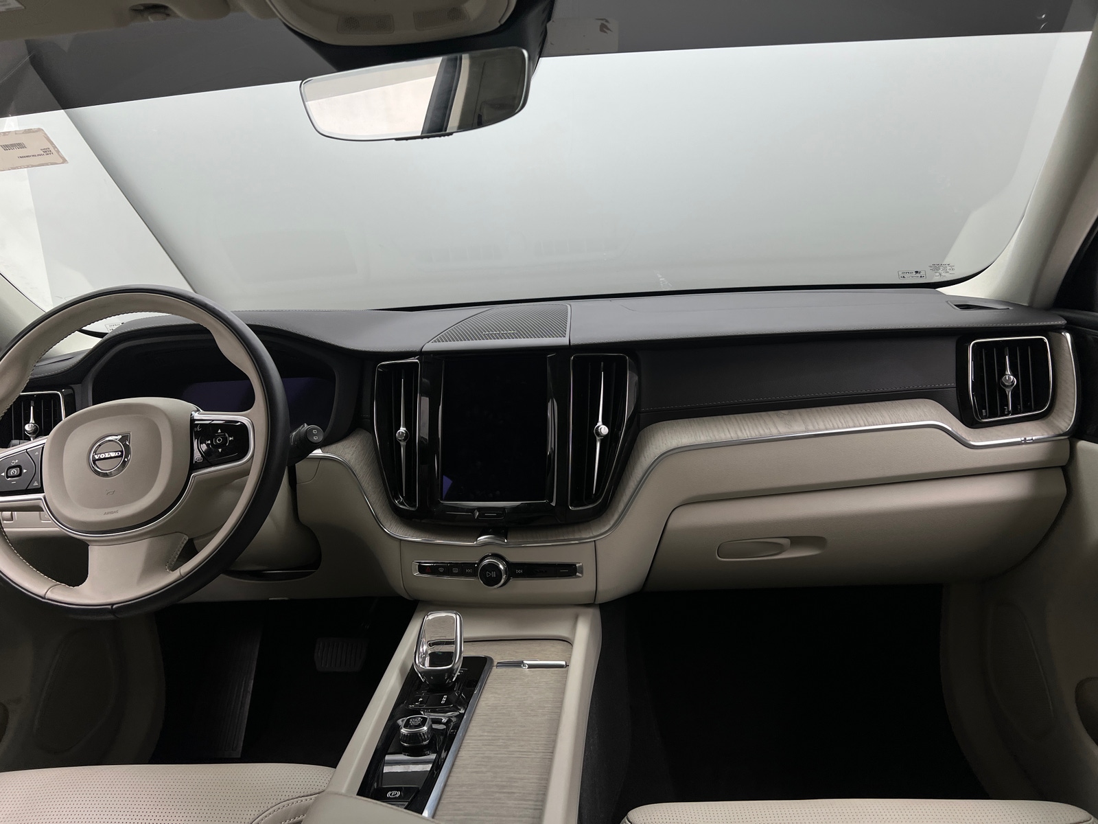 Thumbnail: 2022 Volvo XC60 - 2