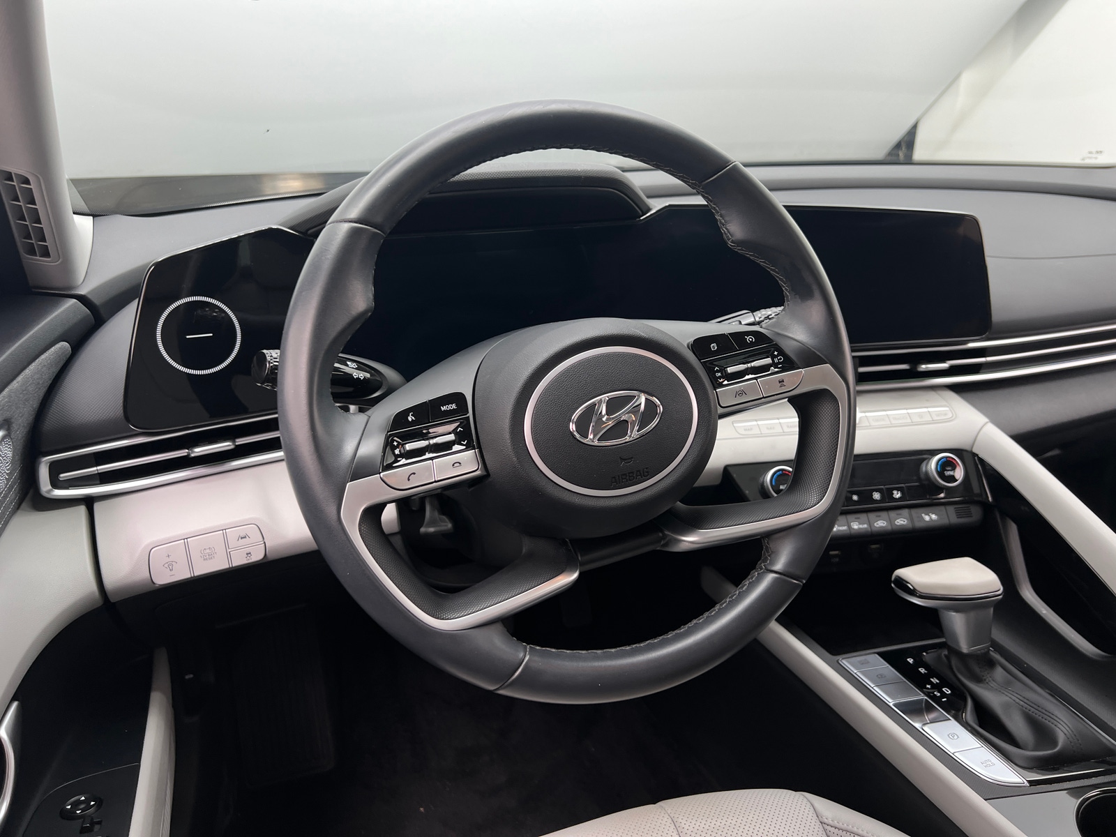 Thumbnail: 2023 Hyundai Elantra - 4