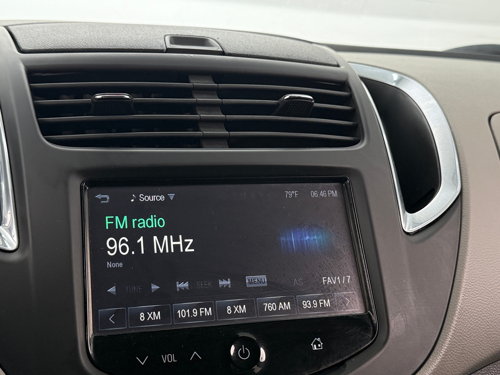 Thumbnail: 2016 Chevrolet Trax - 3
