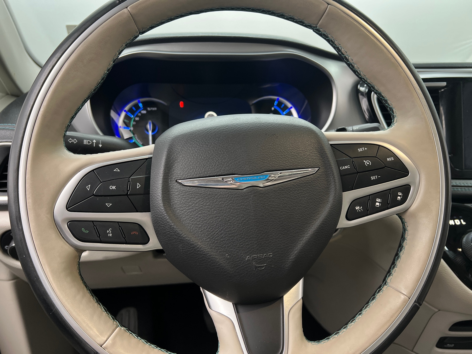 Thumbnail: 2018 Chrysler Pacifica - 4