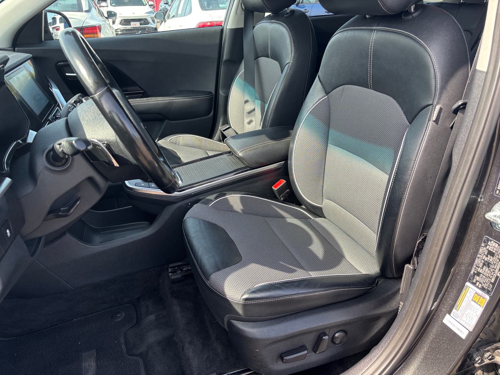 Thumbnail: 2022 Kia Niro - 2