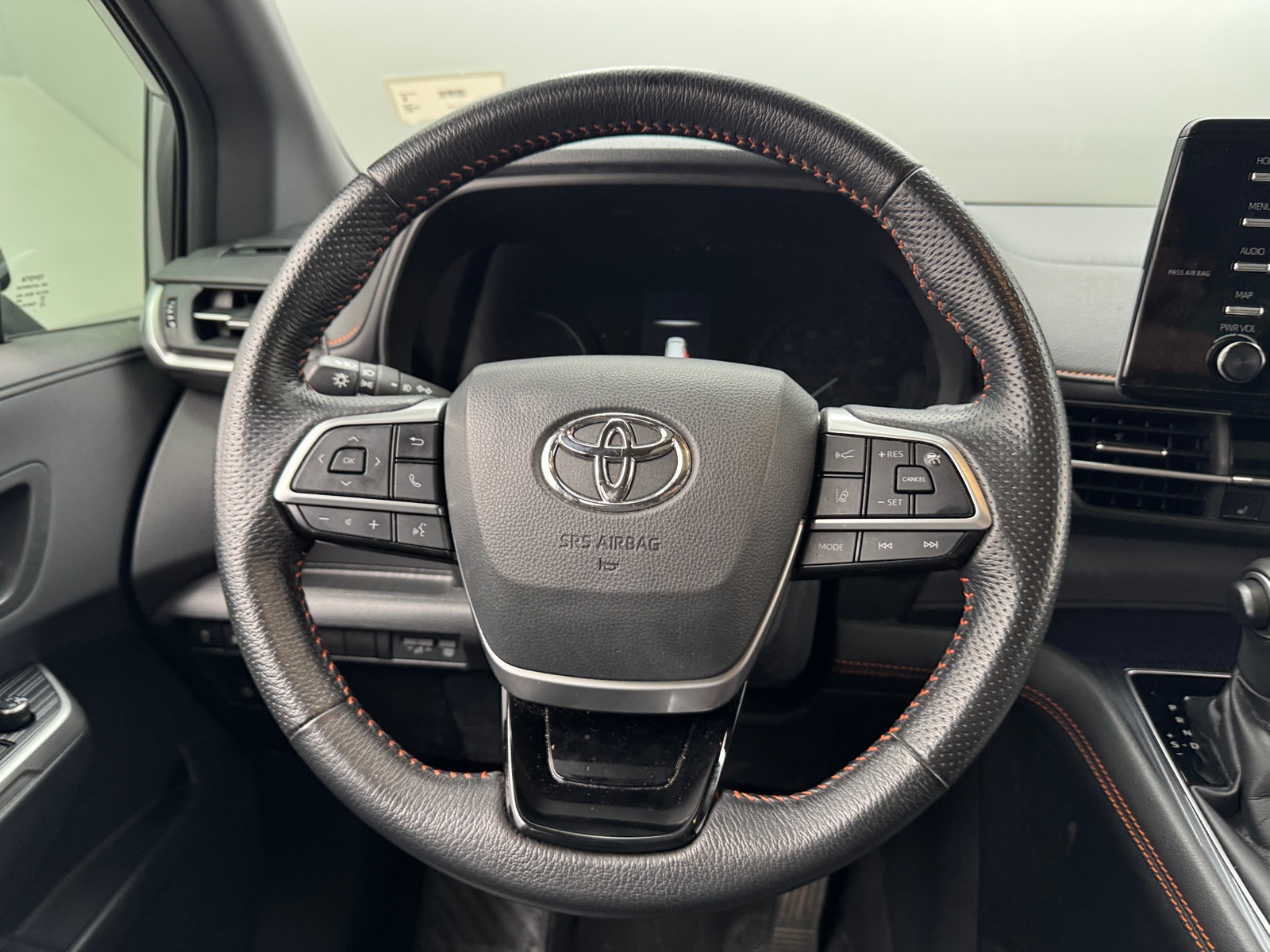 Thumbnail: 2021 Toyota Sienna - 4