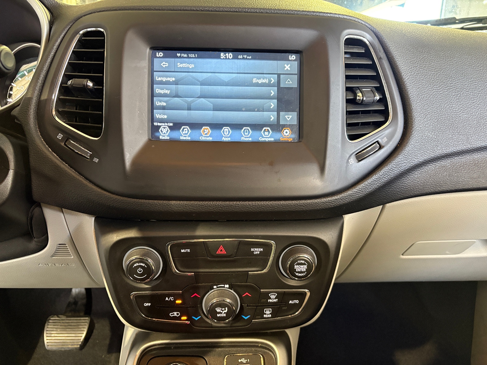 Thumbnail: 2021 Jeep Compass - 4