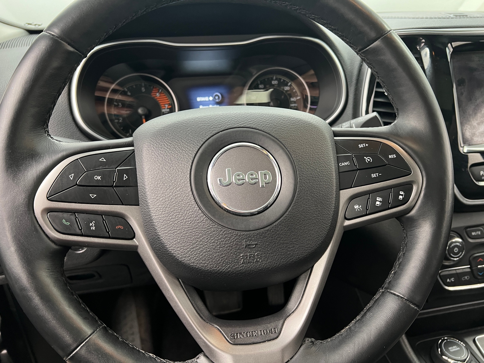 Thumbnail: 2019 Jeep Cherokee - 4