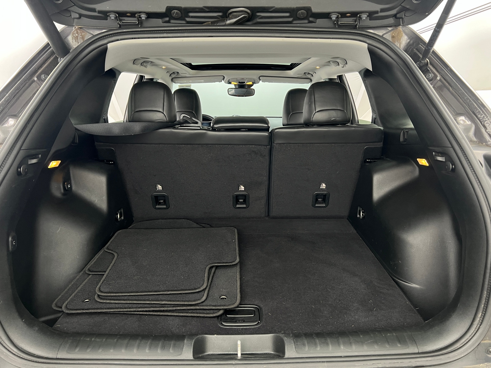 Thumbnail: 2019 Jeep Cherokee - 6