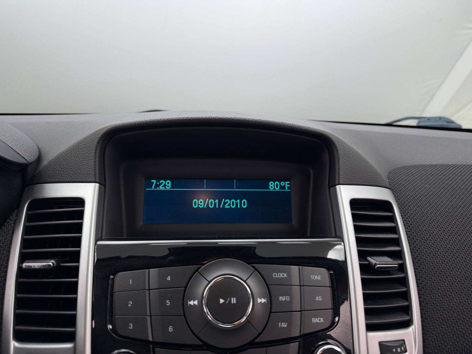 Thumbnail: 2015 Chevrolet Cruze - 4