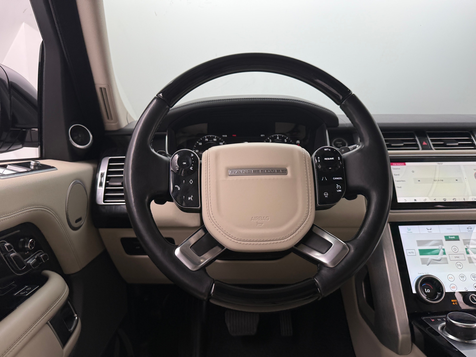 Thumbnail: 2020 Land Rover Range Rover - 4