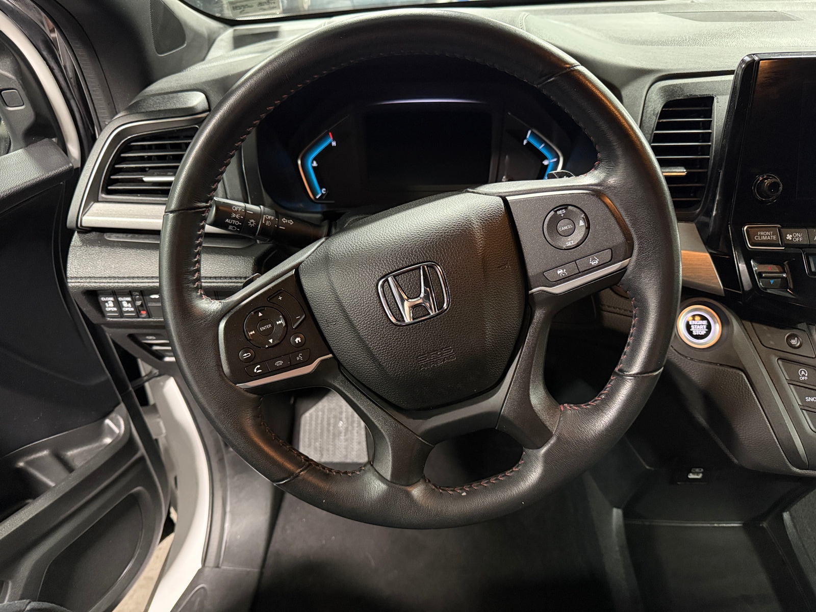 Thumbnail: 2023 Honda Odyssey - 4