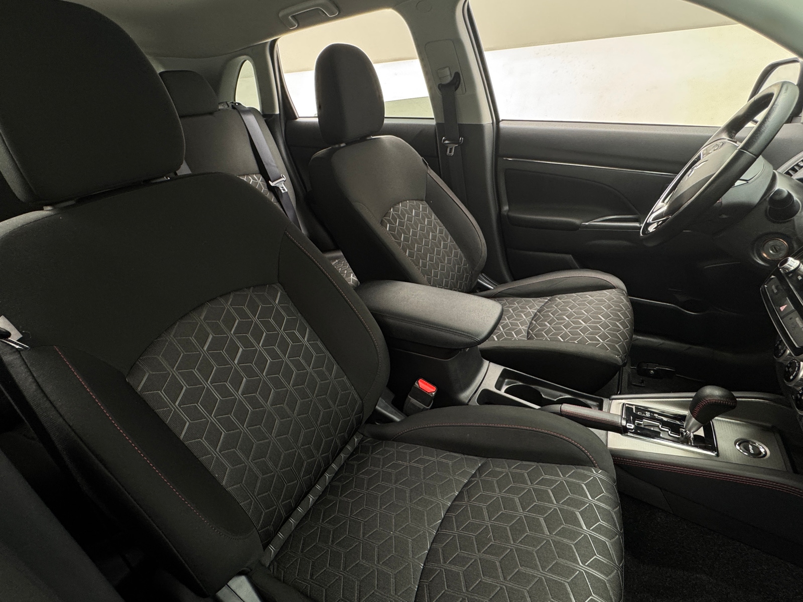 Thumbnail: 2023 Mitsubishi Outlander Sport - 2