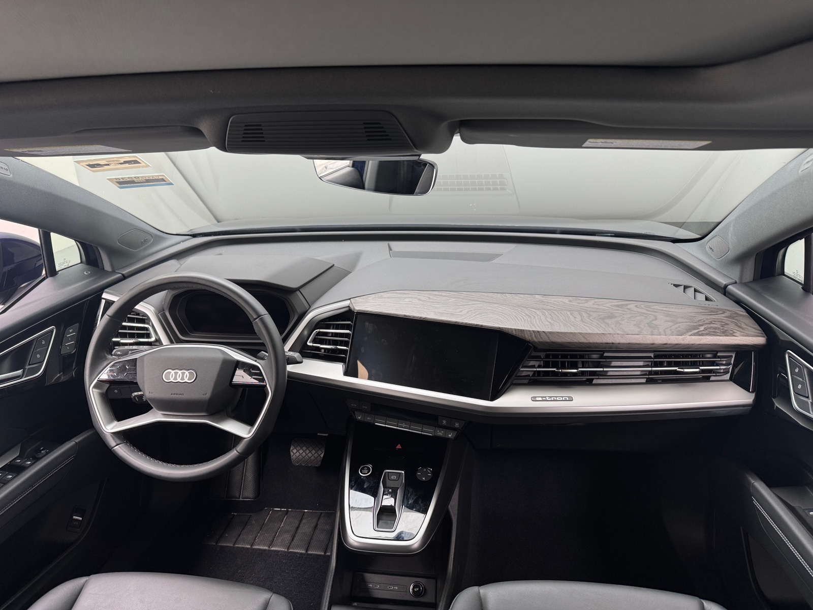 Thumbnail: 2023 Audi Q4 e-tron - 2