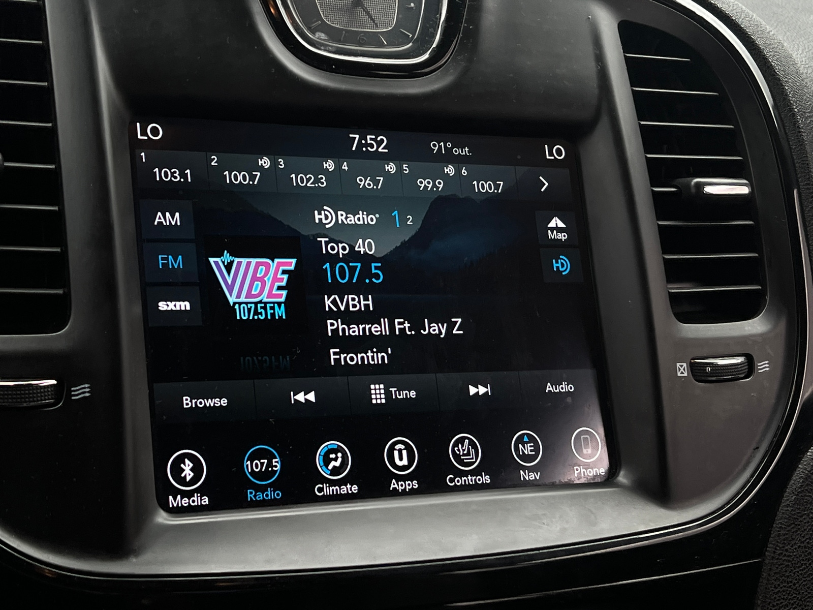 Thumbnail: 2019 Chrysler 300 - 3