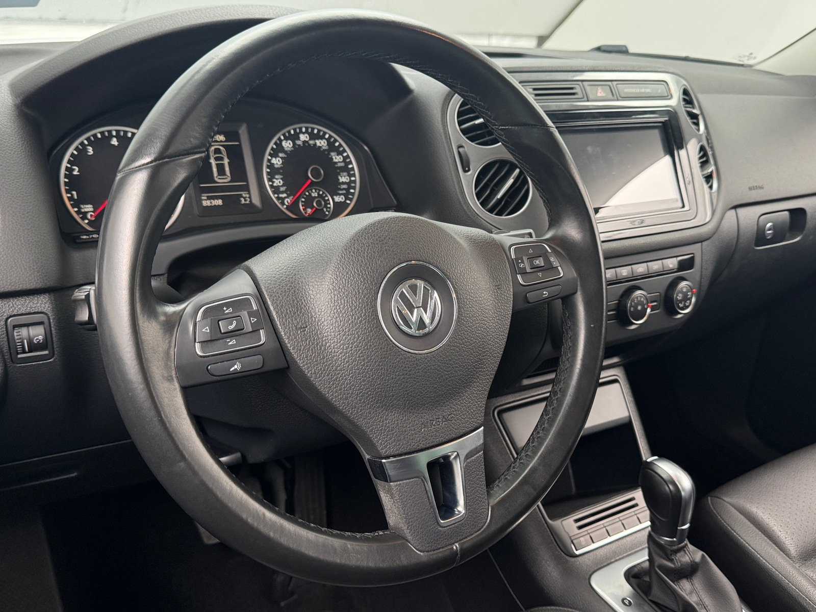Thumbnail: 2015 Volkswagen Tiguan - 5