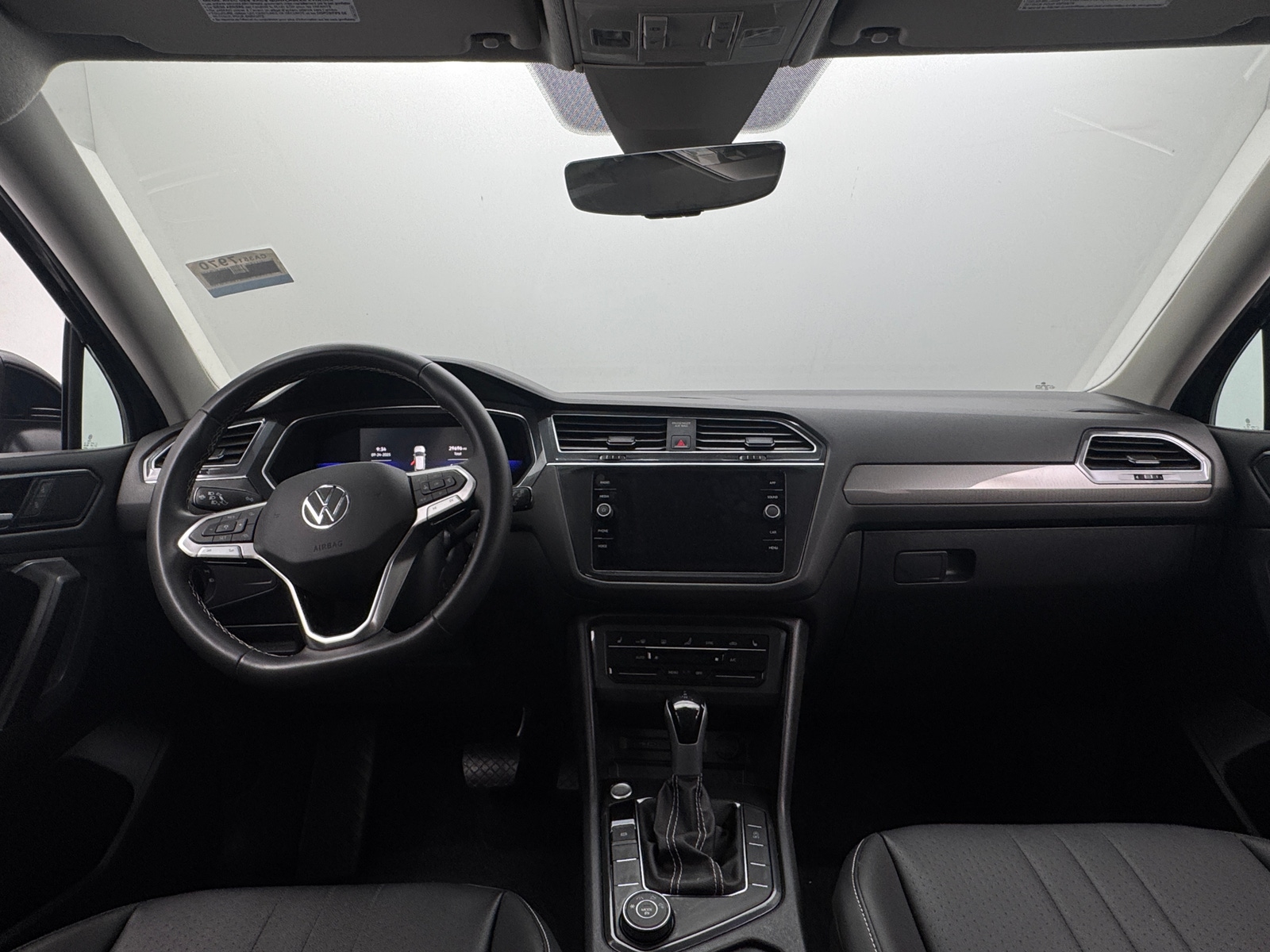 Thumbnail: 2023 Volkswagen Tiguan - 2