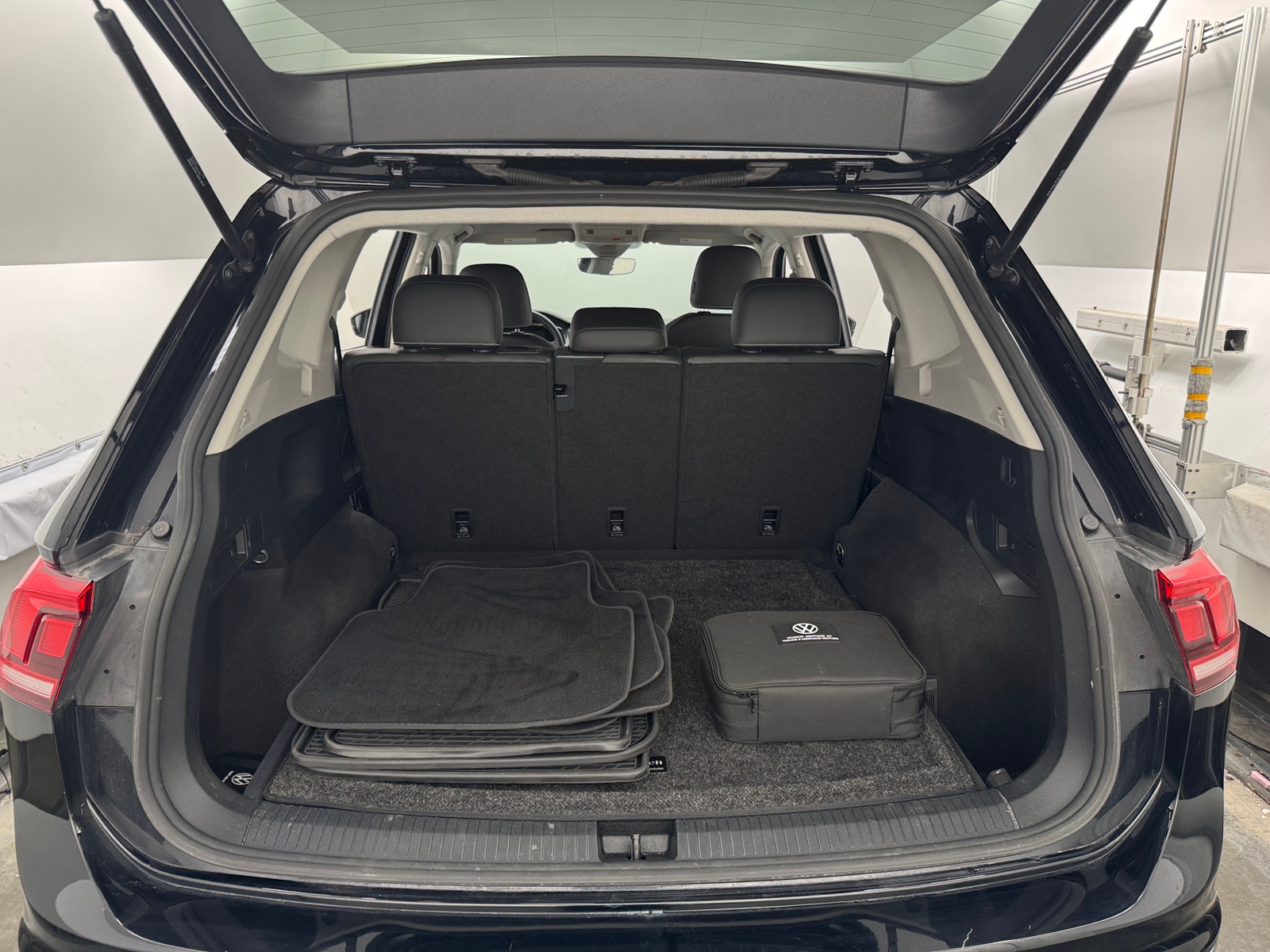 Thumbnail: 2023 Volkswagen Tiguan - 6